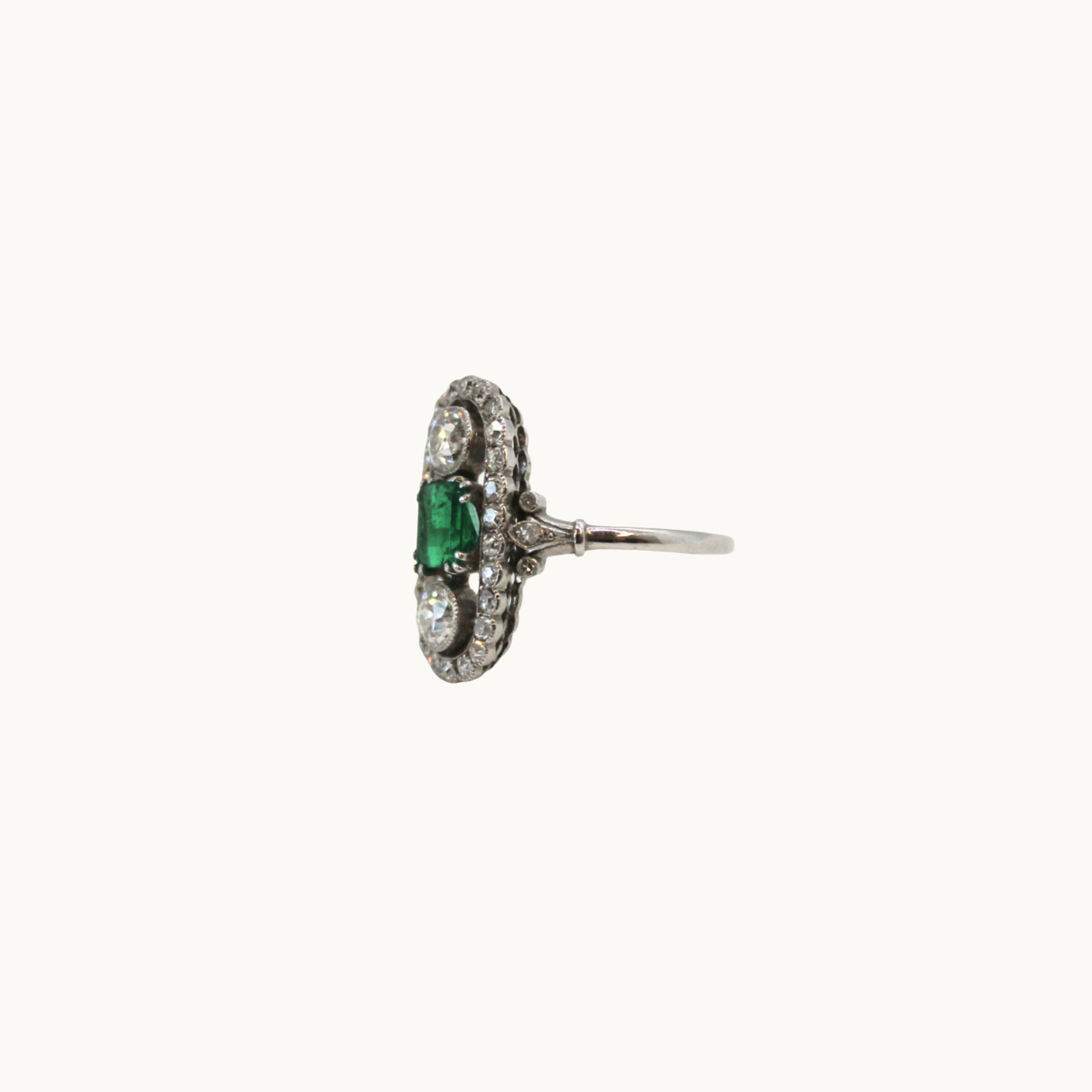 Belle Époque Platinum Ring with Emerald and Diamonds
