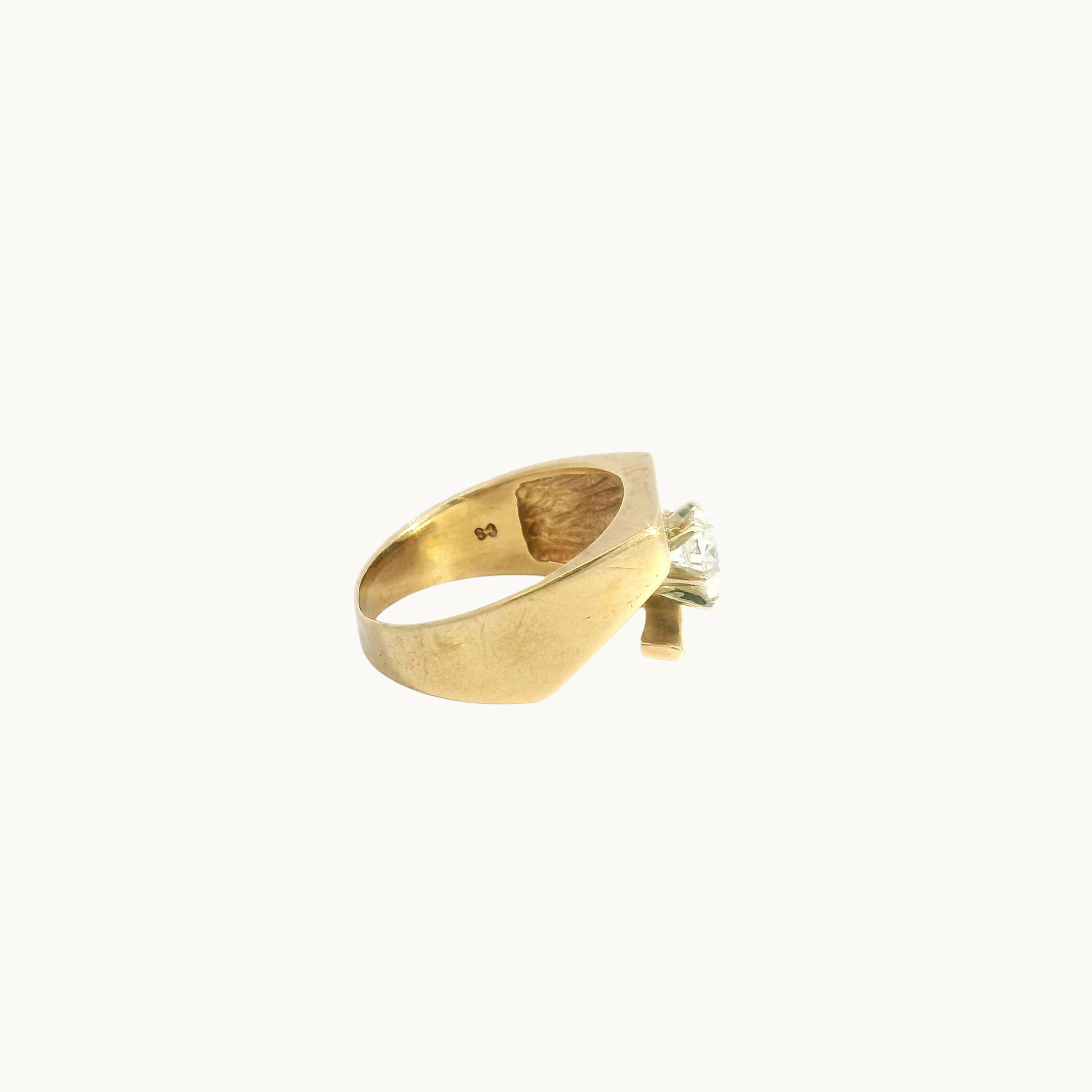 10K Yellow Gold Ring with Diamond