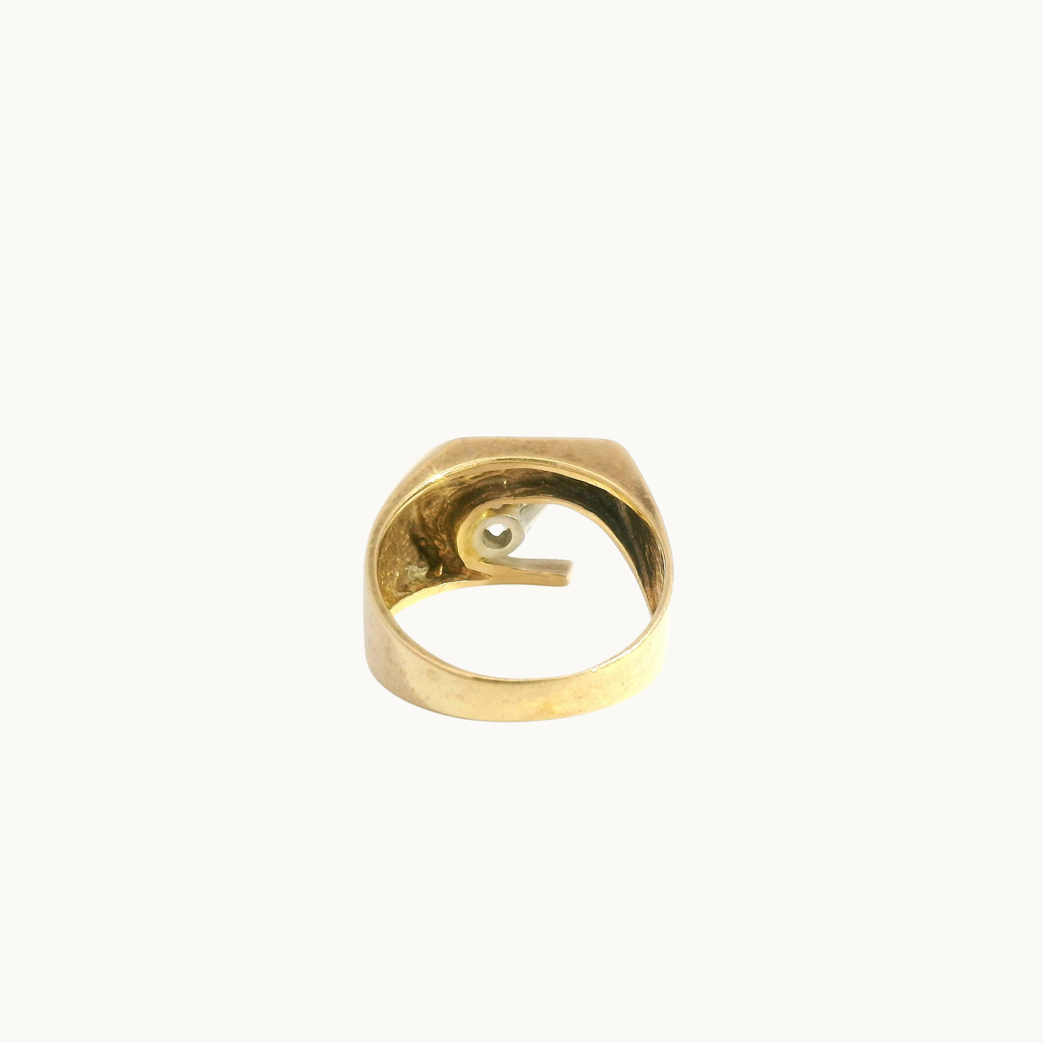 10K Yellow Gold Ring with Diamond