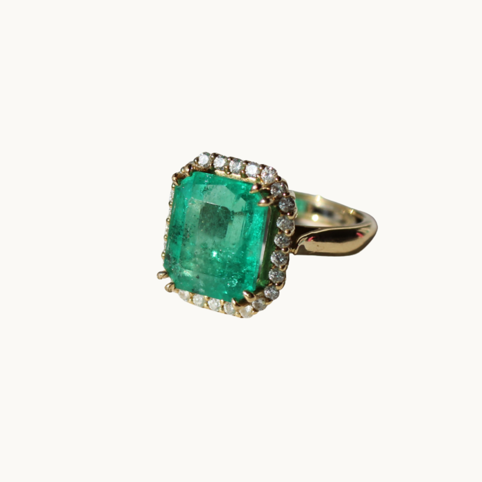 18K Yellow Gold Cocktail Ring with Emerald and Diamonds