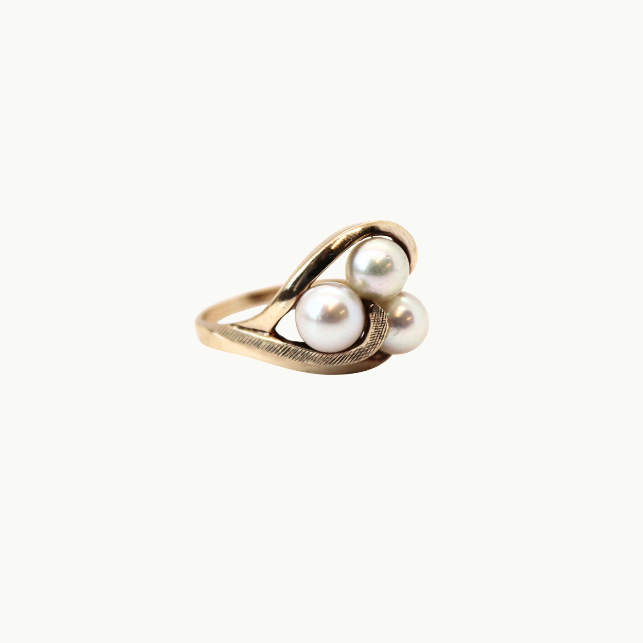 Fancy ring in 10K yellow gold with pearls
