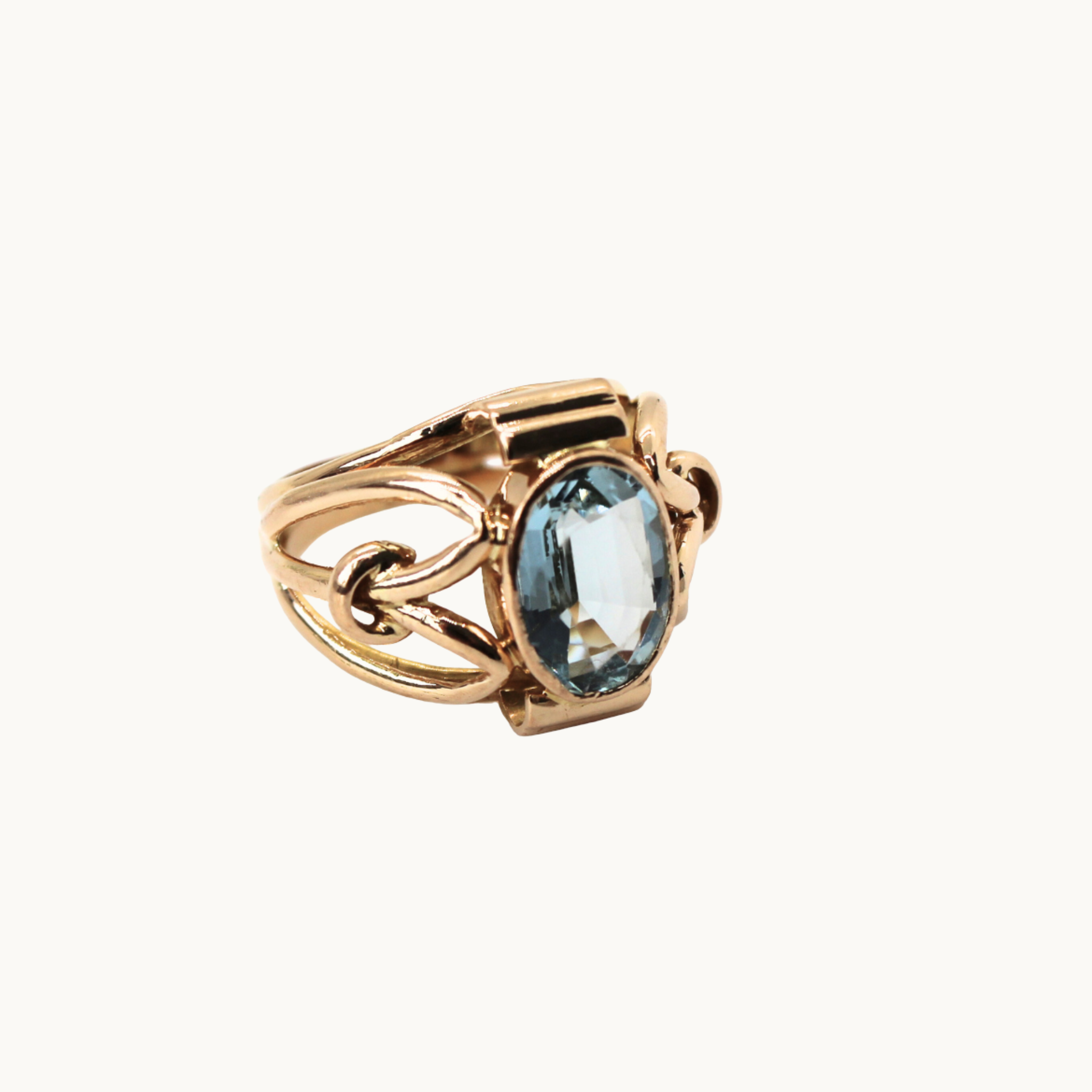 14K yellow gold ring with aquamarine