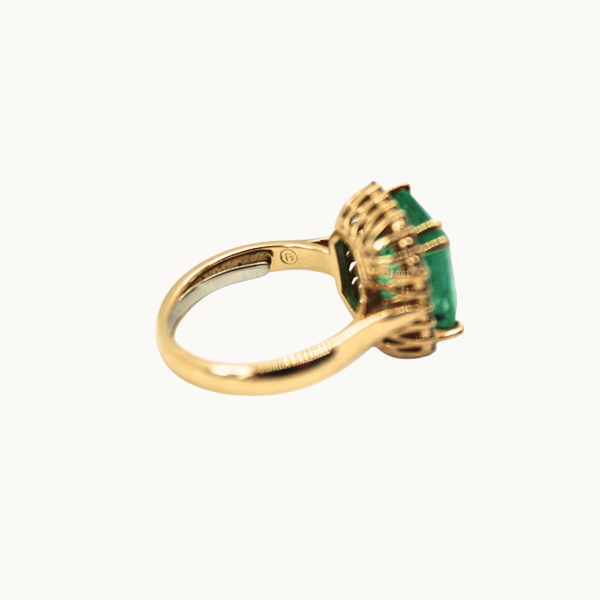 18K Yellow Gold Cocktail Ring with Emerald and Diamonds