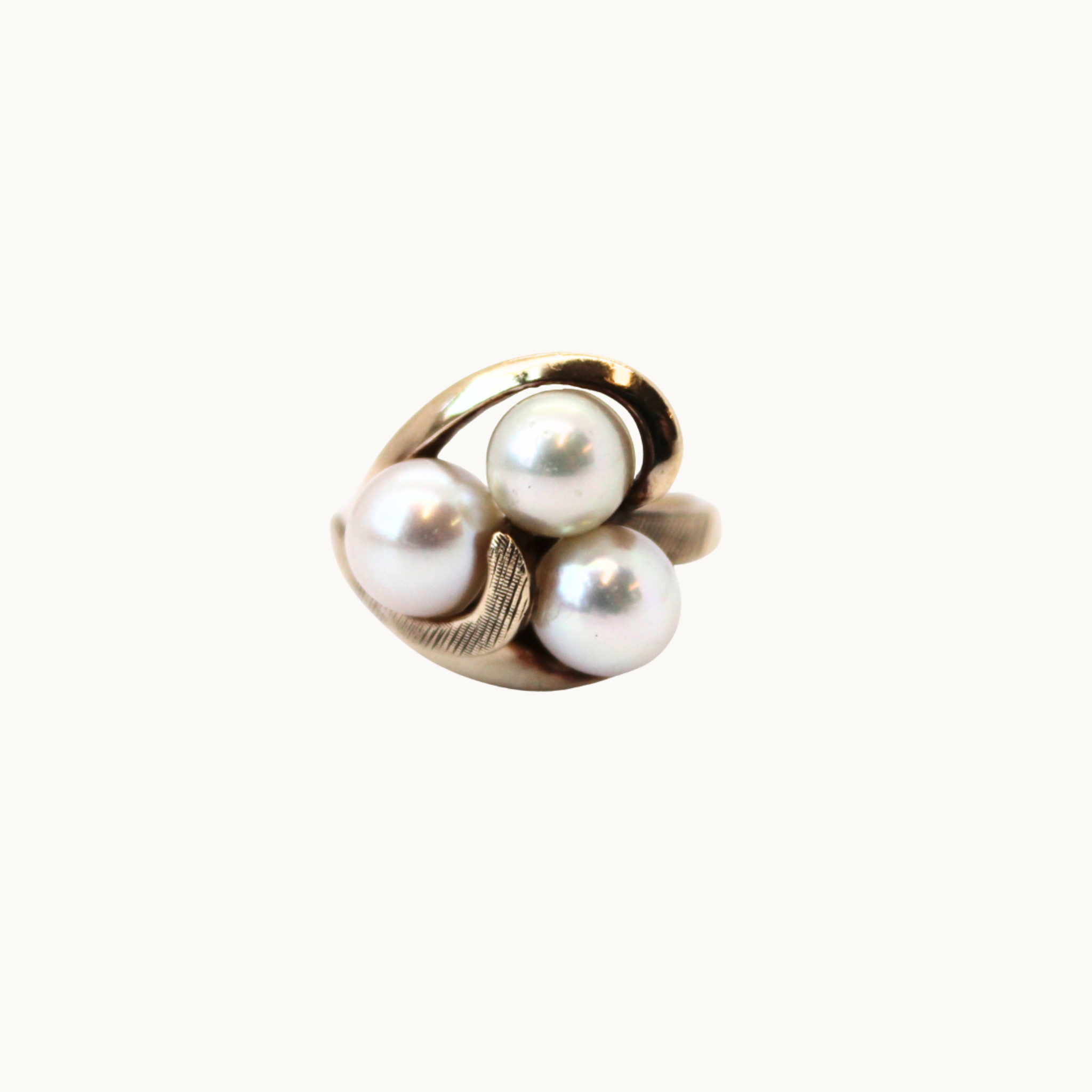 Fancy ring in 10K yellow gold with pearls