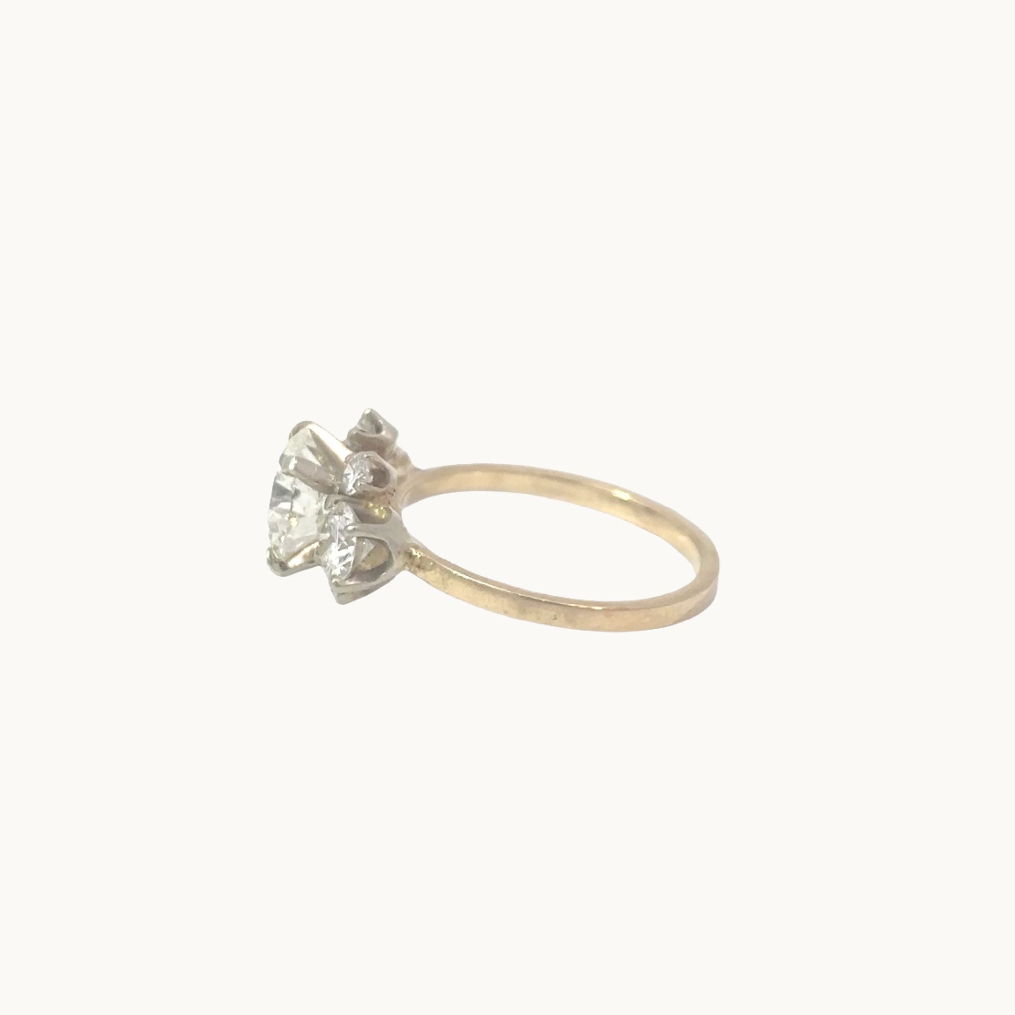 18K yellow gold ring with diamonds