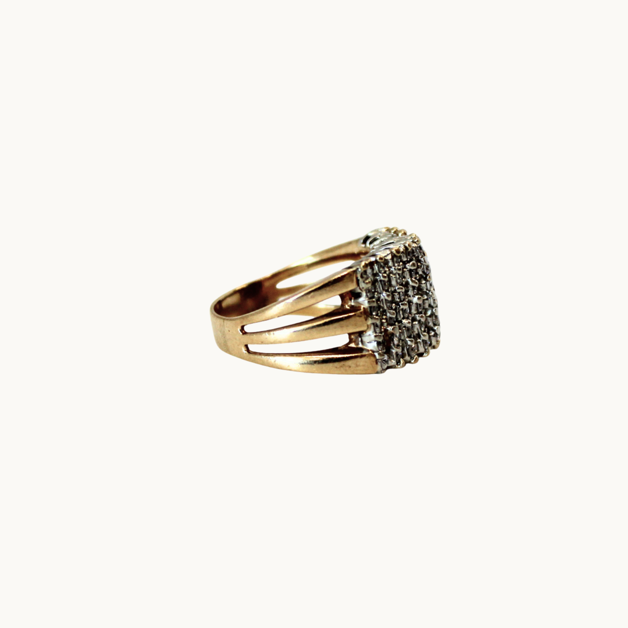 Wide ring in 10K yellow gold with diamonds