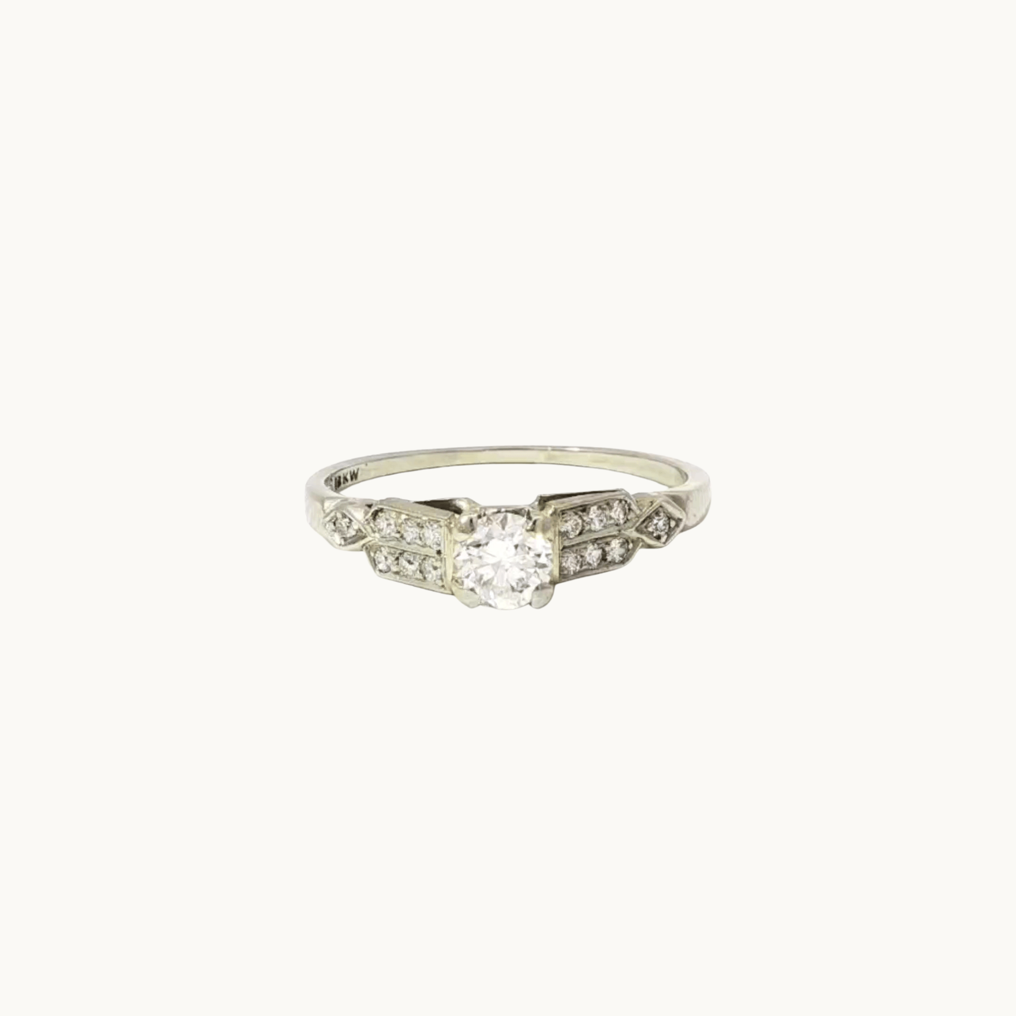 Art Deco style ring in 18K white gold with diamonds