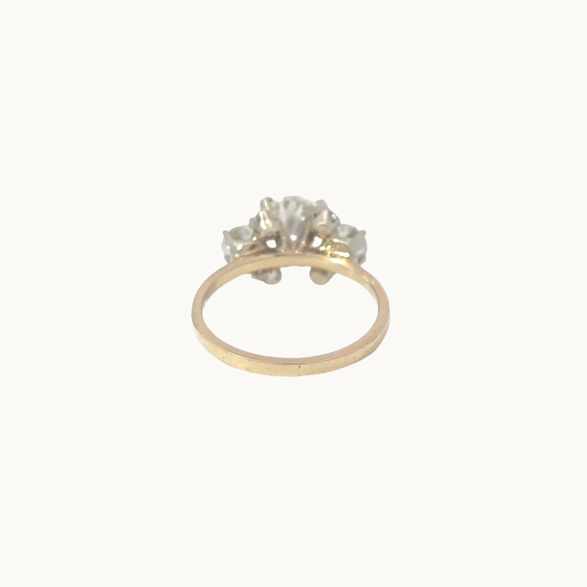 18K yellow gold ring with diamonds