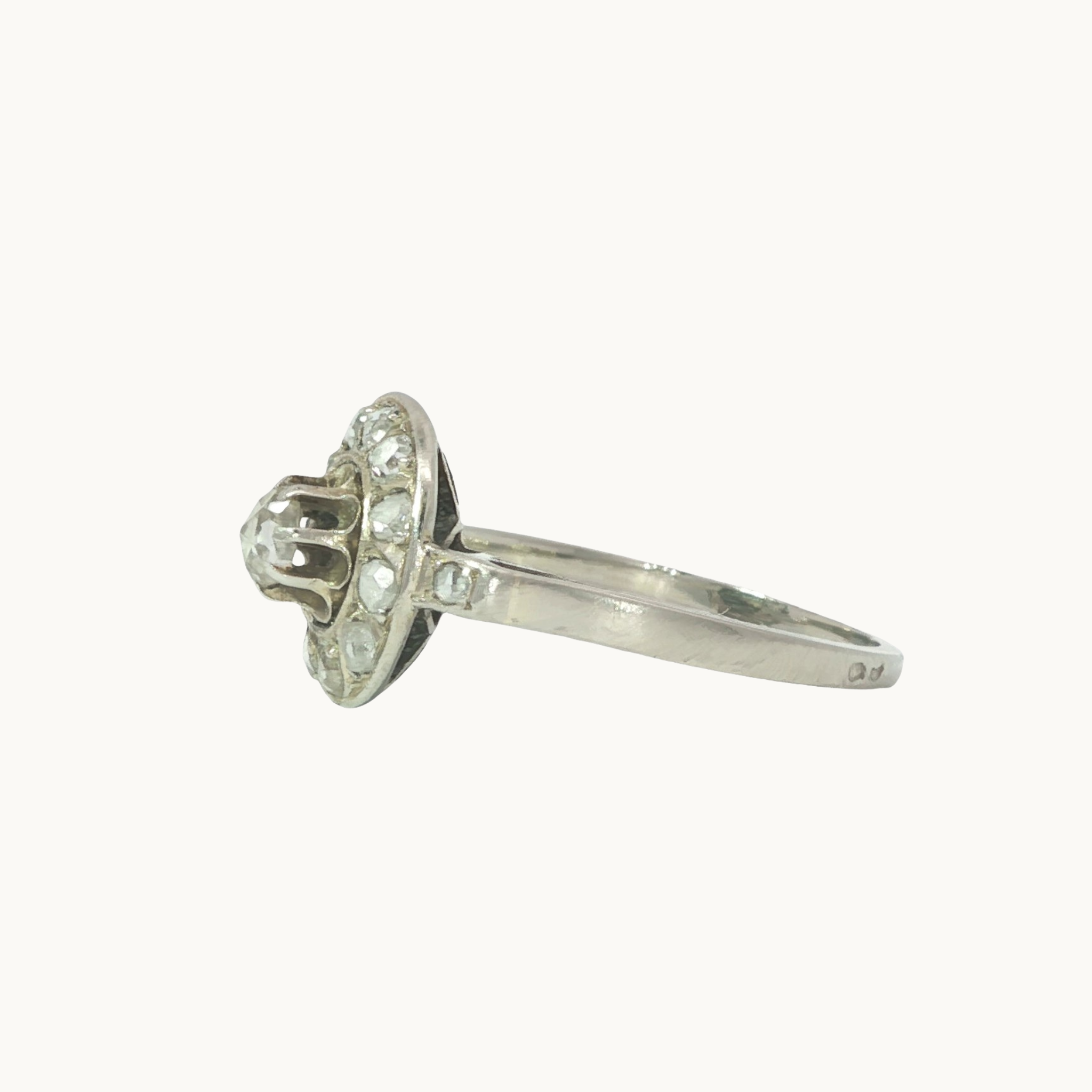 Vintage ring in 14K white gold with diamonds