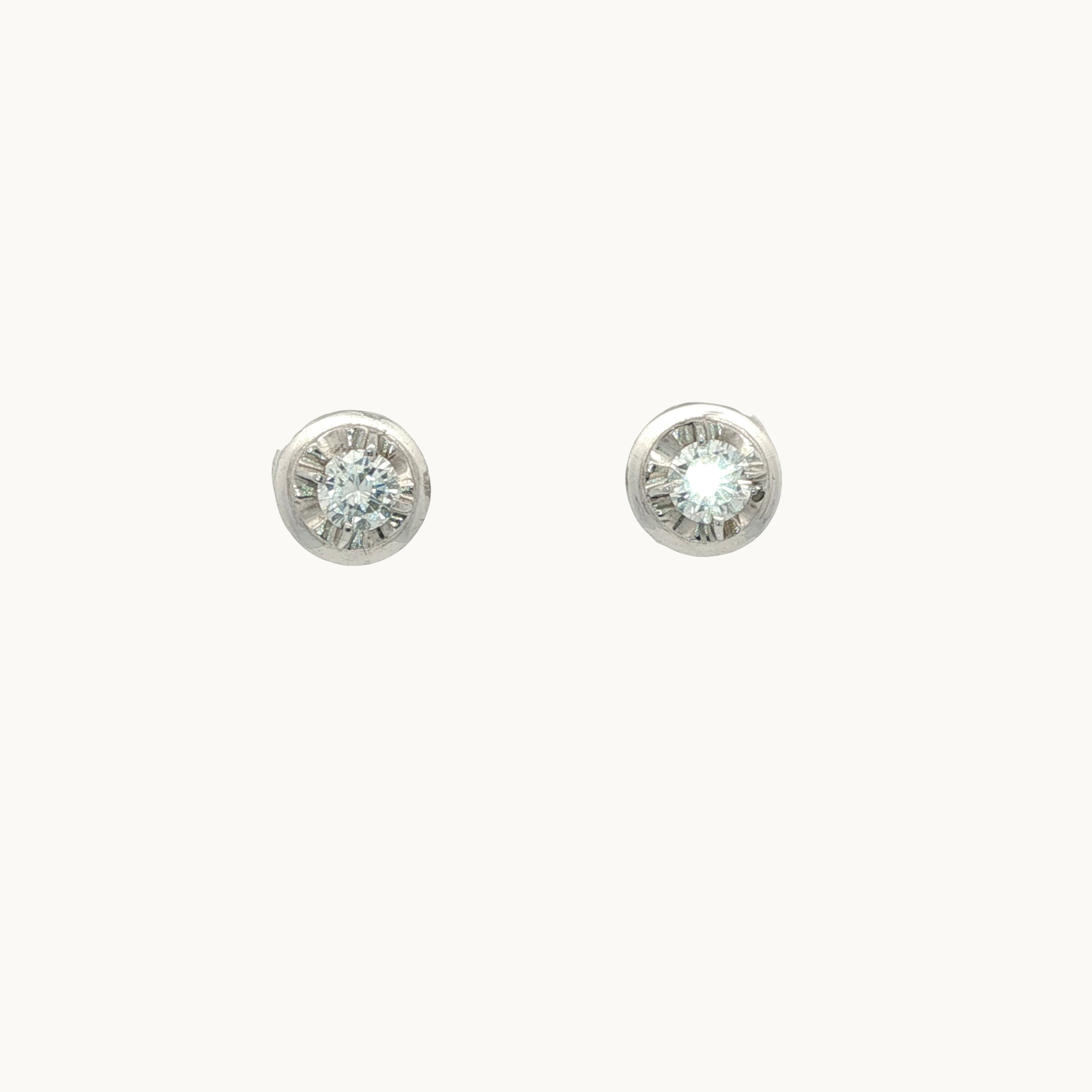 Boucles d'oreilles puces en Or blanc 14K avec Diamants