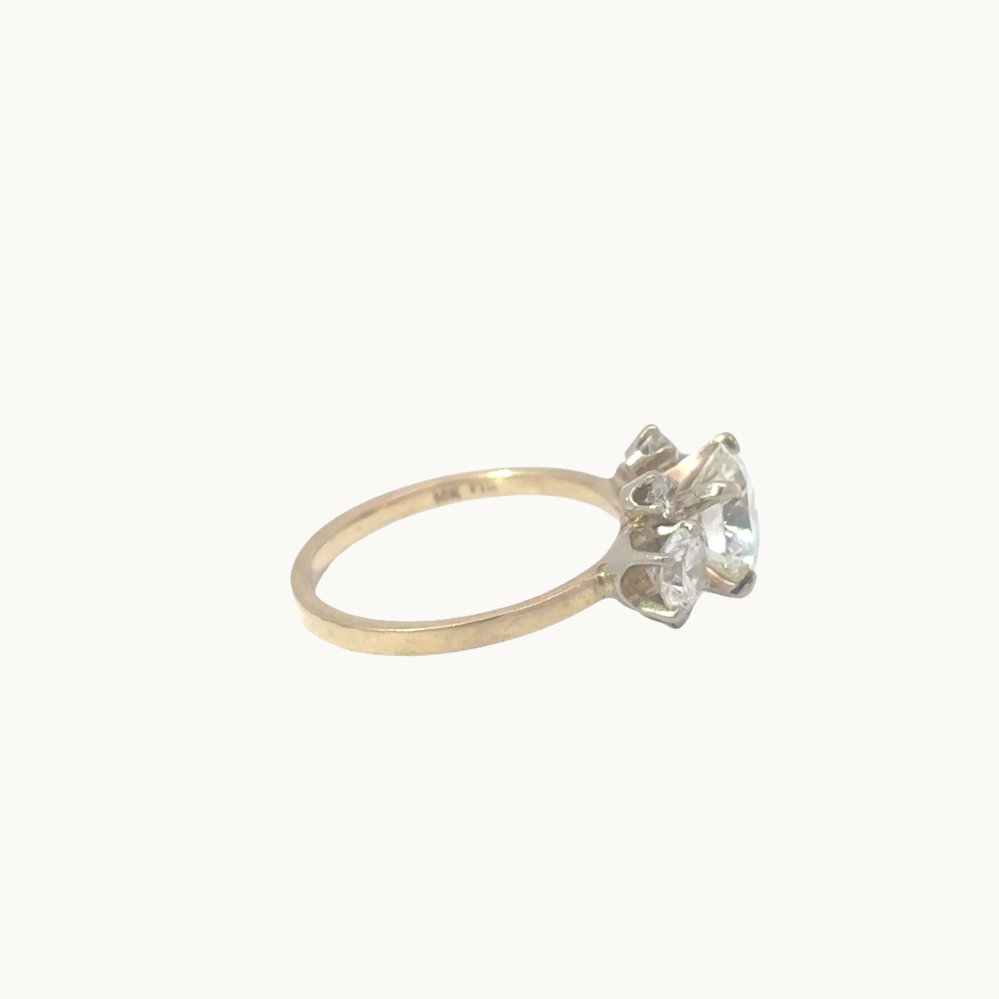 18K yellow gold ring with diamonds