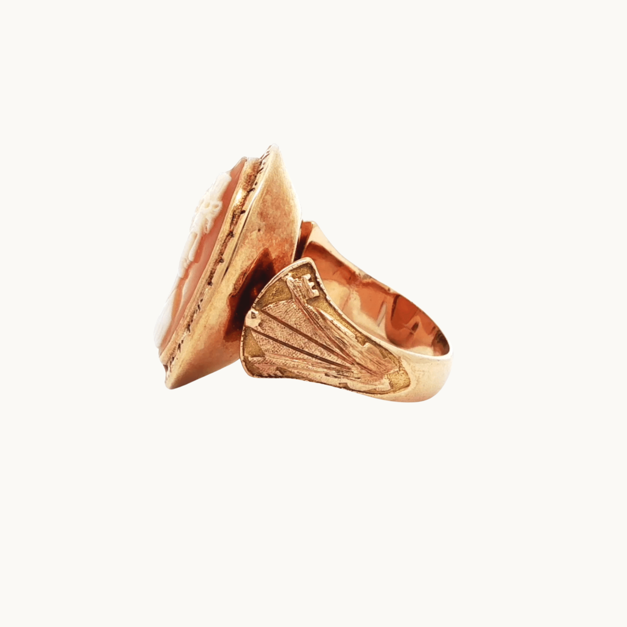 Bague Camée en Or Jaune 15-16K avec Coquillage