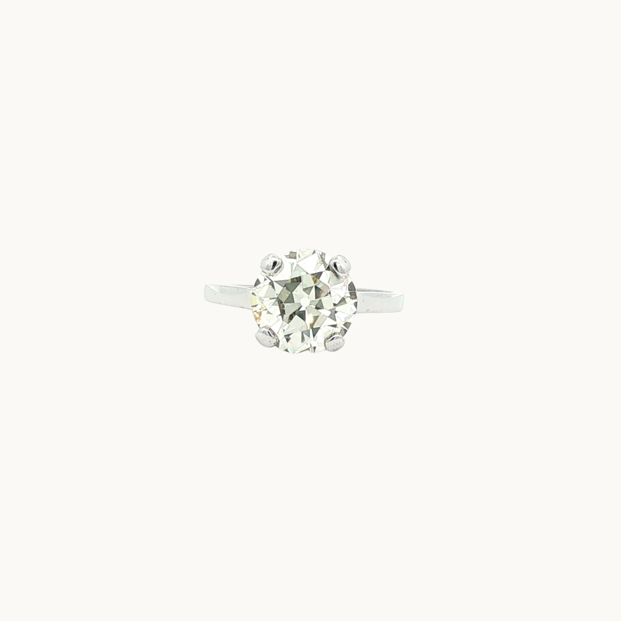 Solitaire Ring in 18K White Gold with Diamond