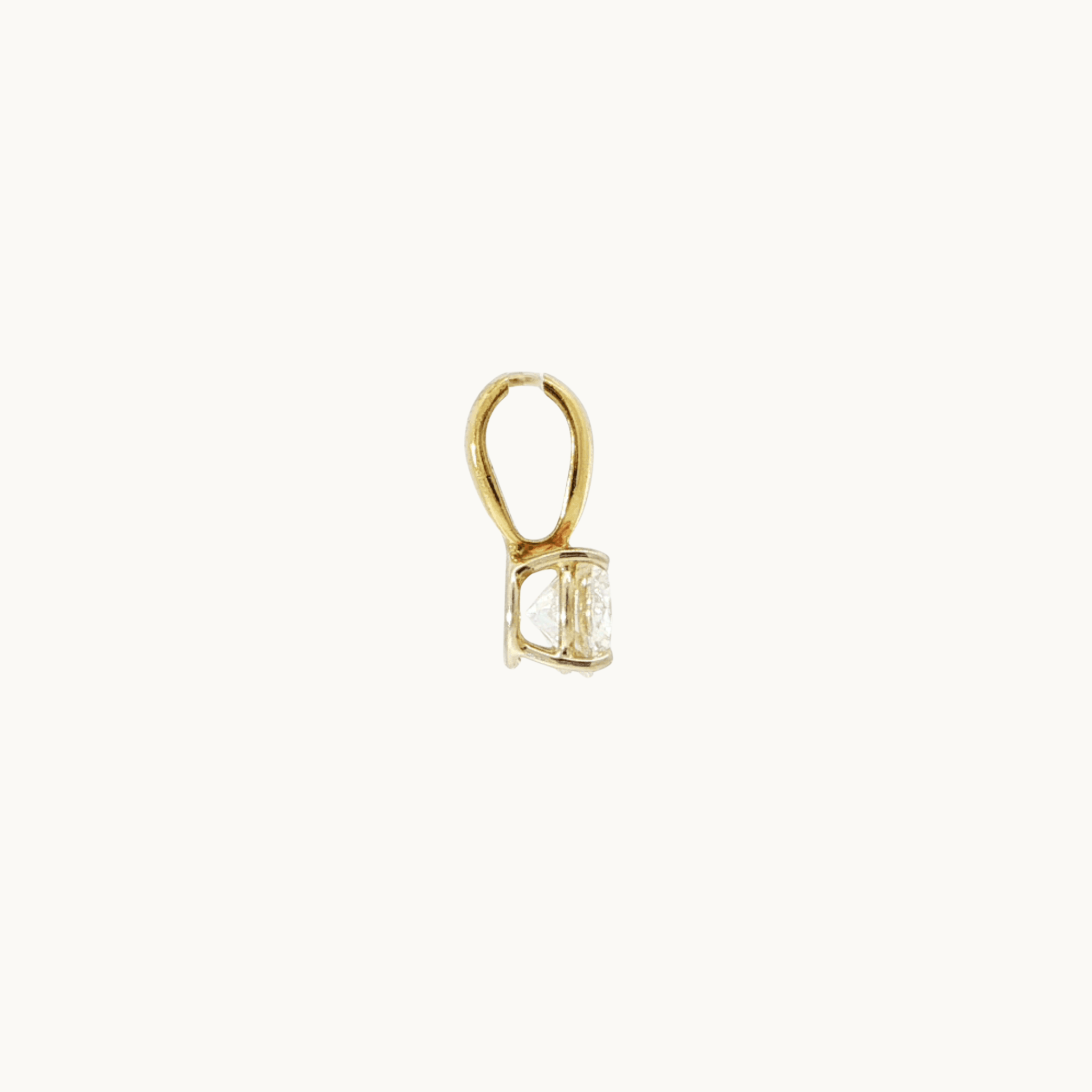 18K Yellow Gold Pendant with Diamond