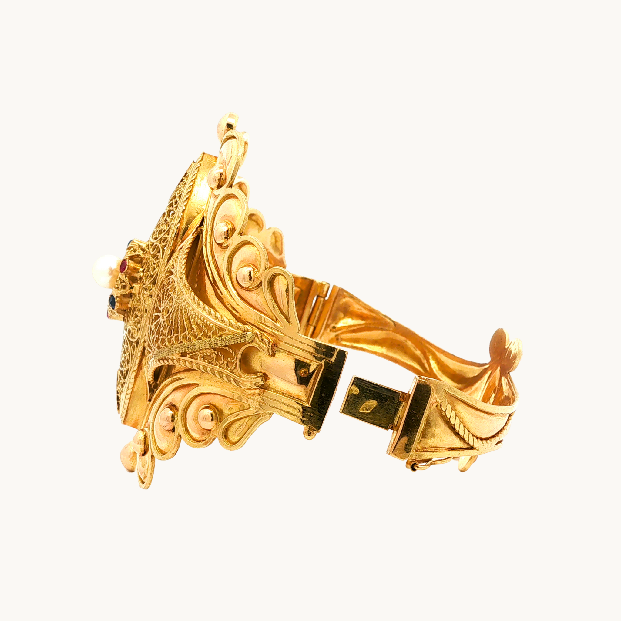 Articulated Bracelet in 22K Yellow Gold with Filigree Patterns and Pearl