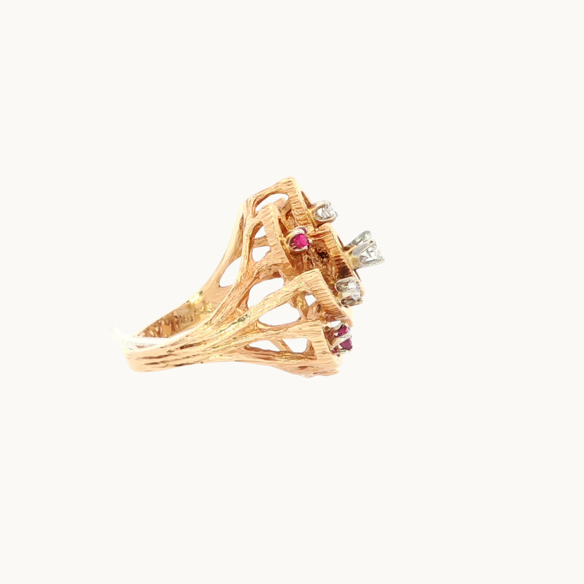 Bague Cocktail en Or Jaune 18K avec Diamants et Rubis
