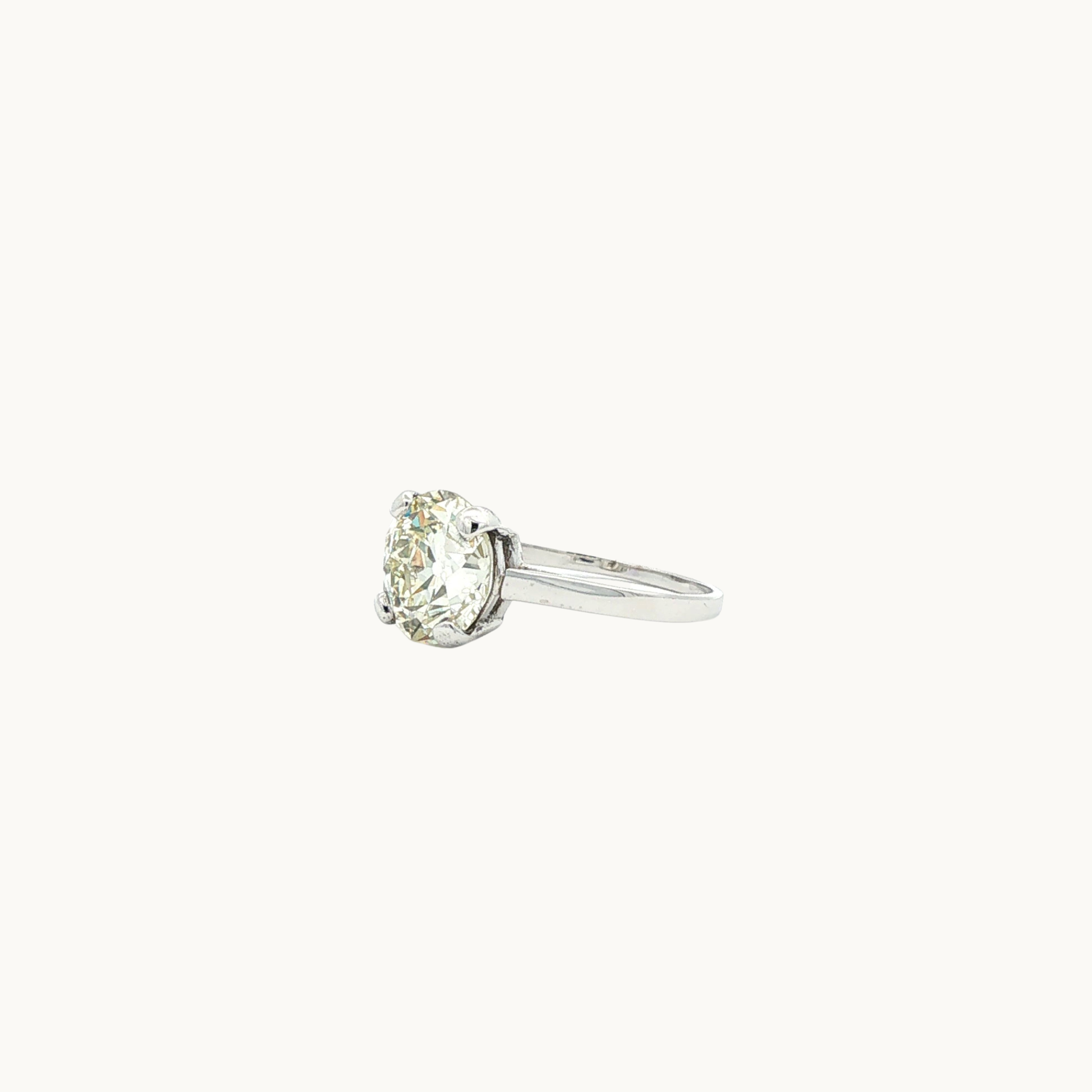 Solitaire Ring in 18K White Gold with Diamond