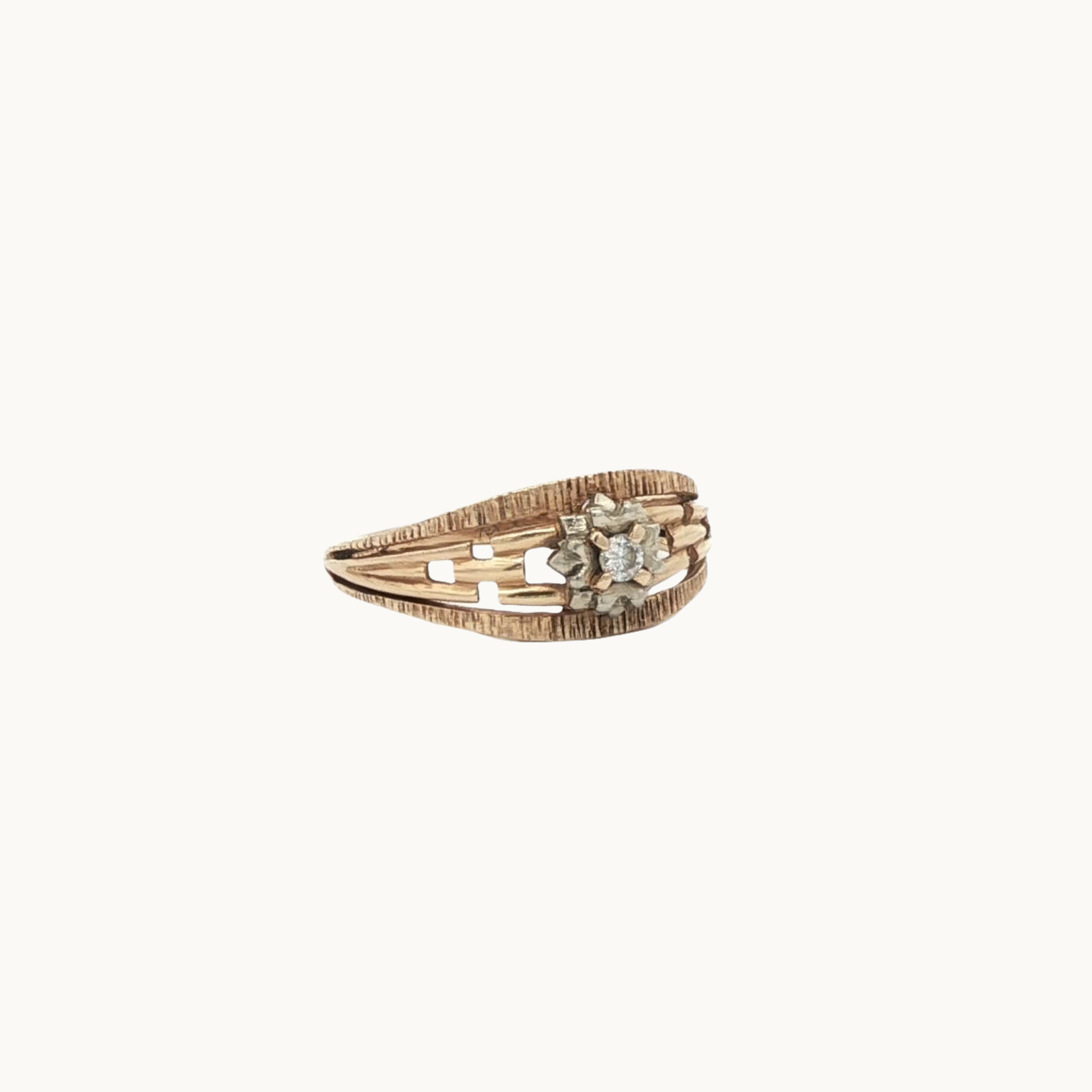 Floral ring in 14K yellow and white gold with diamond