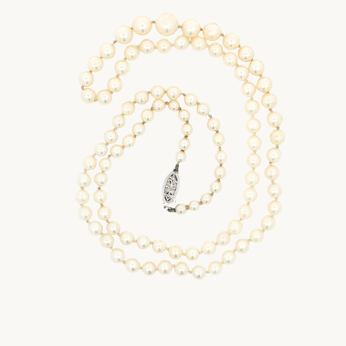 Collier de Perles en Chute avec Fermoir en Or blanc 10K