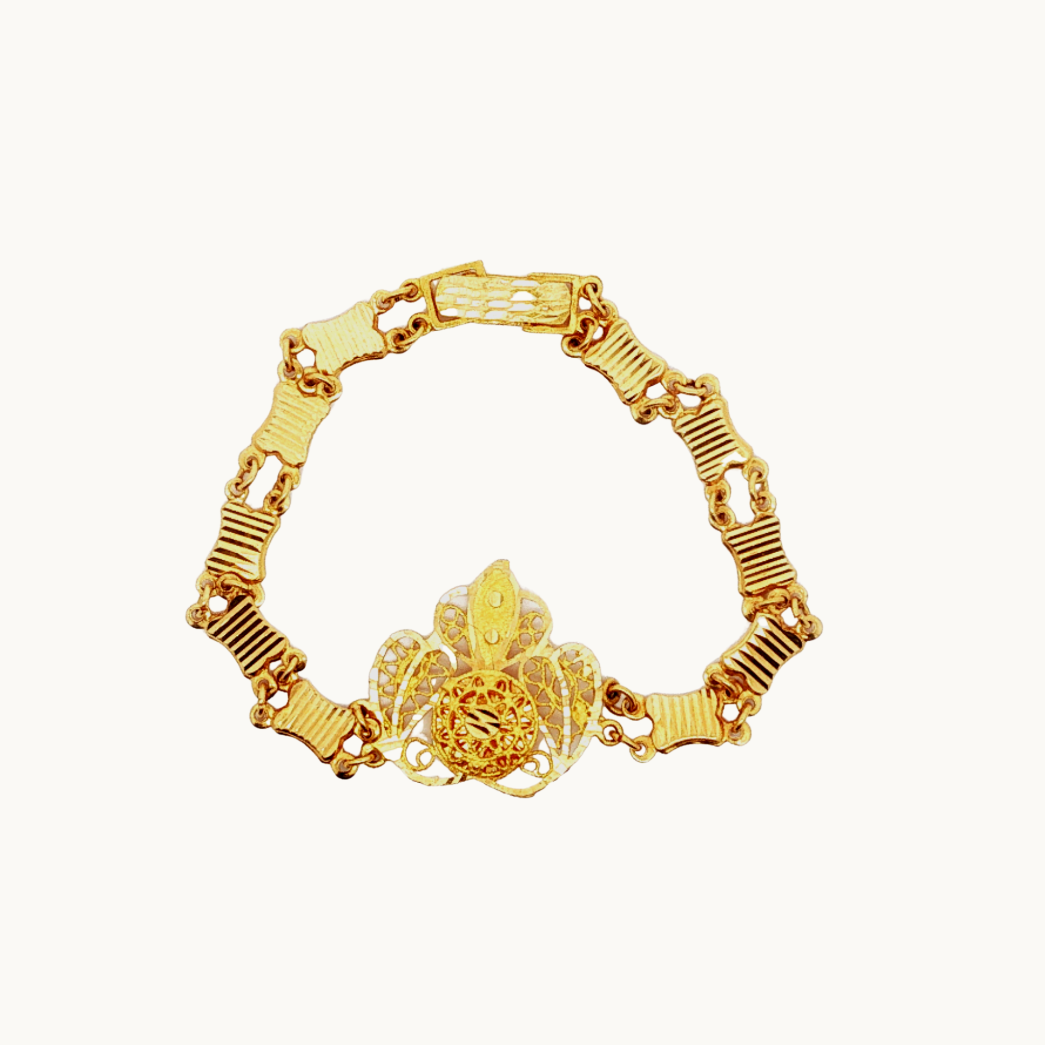 Jewelry Set in 22K Gold with Filigree Pattern