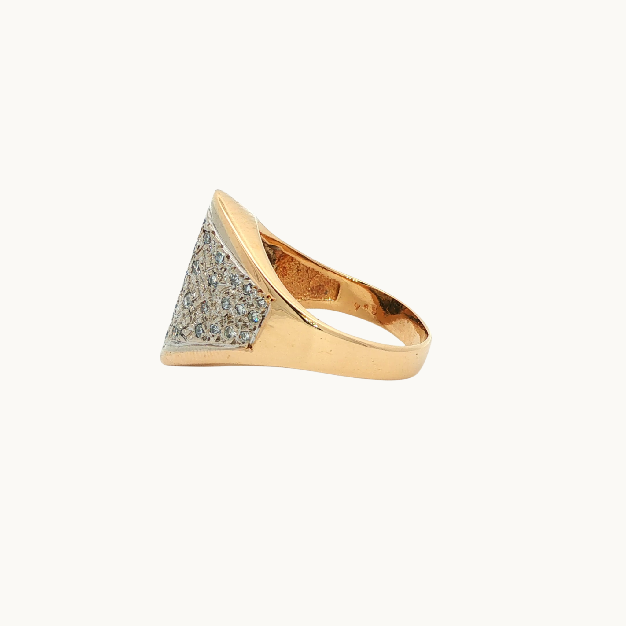 Bague Chevalière en Or Jaune et Blanc 14K avec Pavé de Diamants