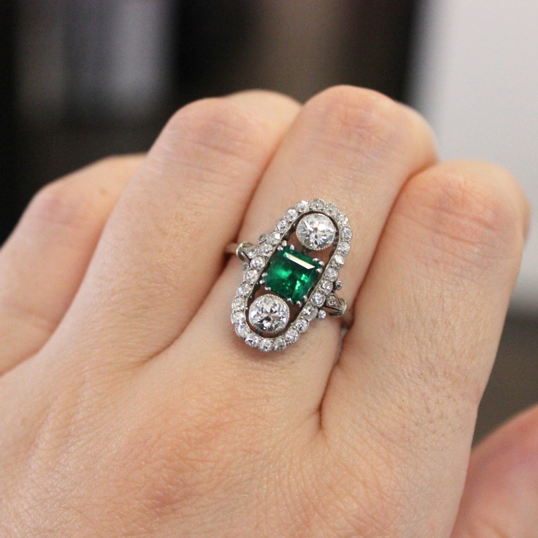 Belle Époque Platinum Ring with Emerald and Diamonds