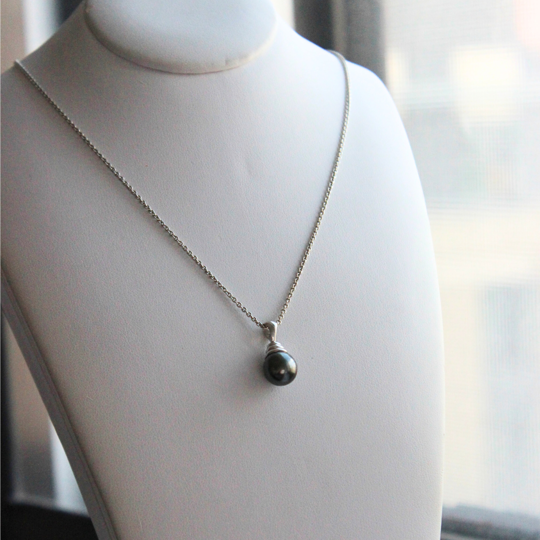 Tahitian pearl pendant