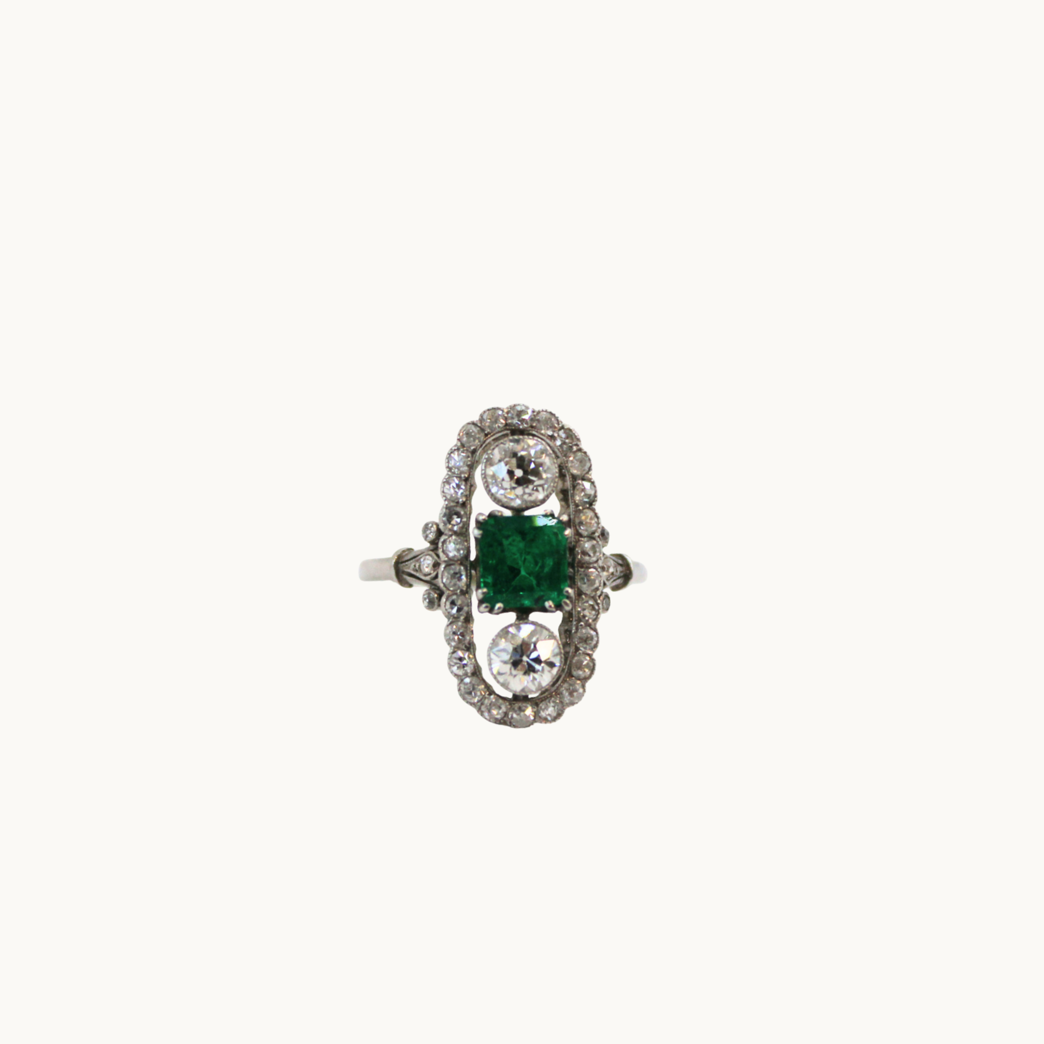 Belle Époque Platinum Ring with Emerald and Diamonds