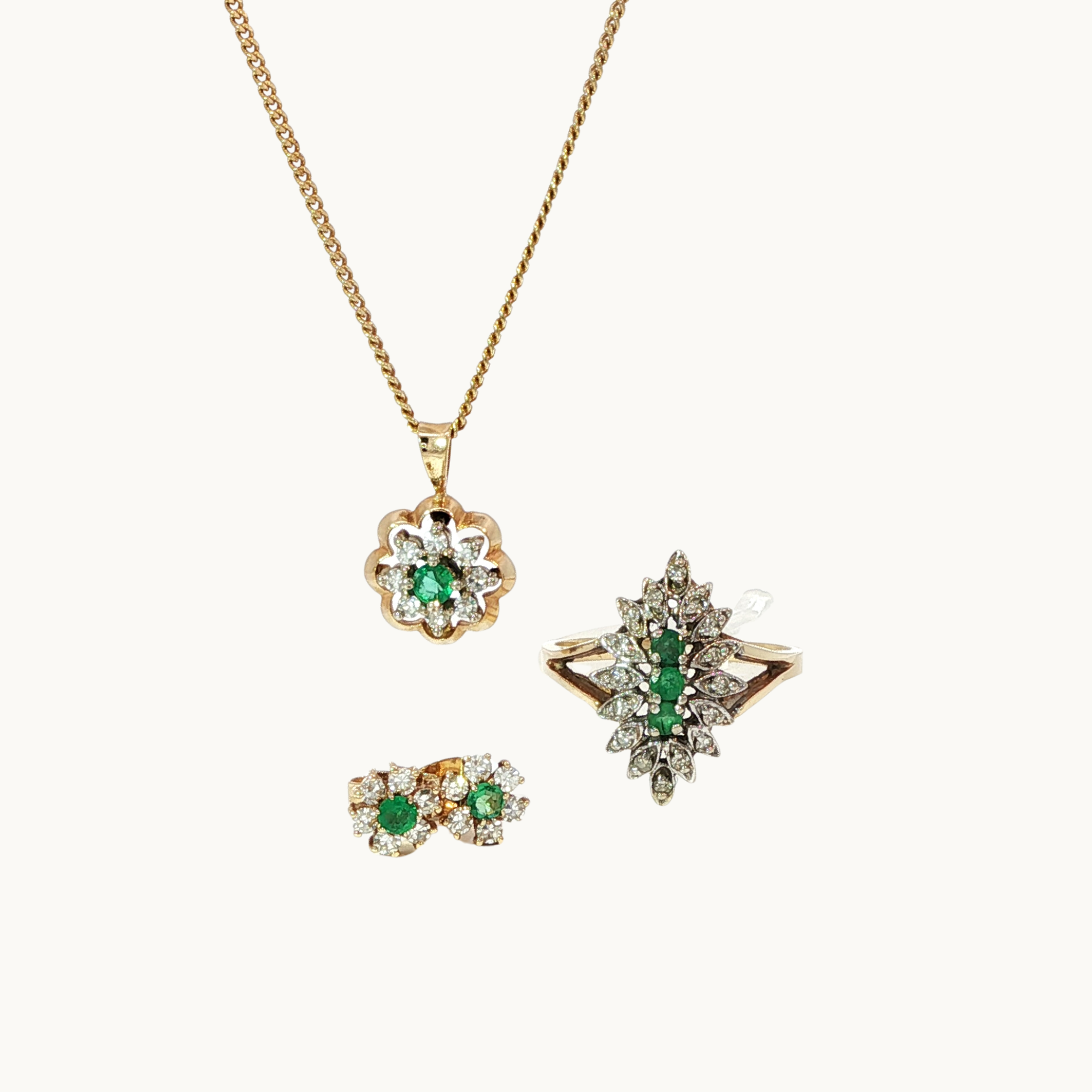 Ensemble de 3 pièces en or avec émeraudes et diamants