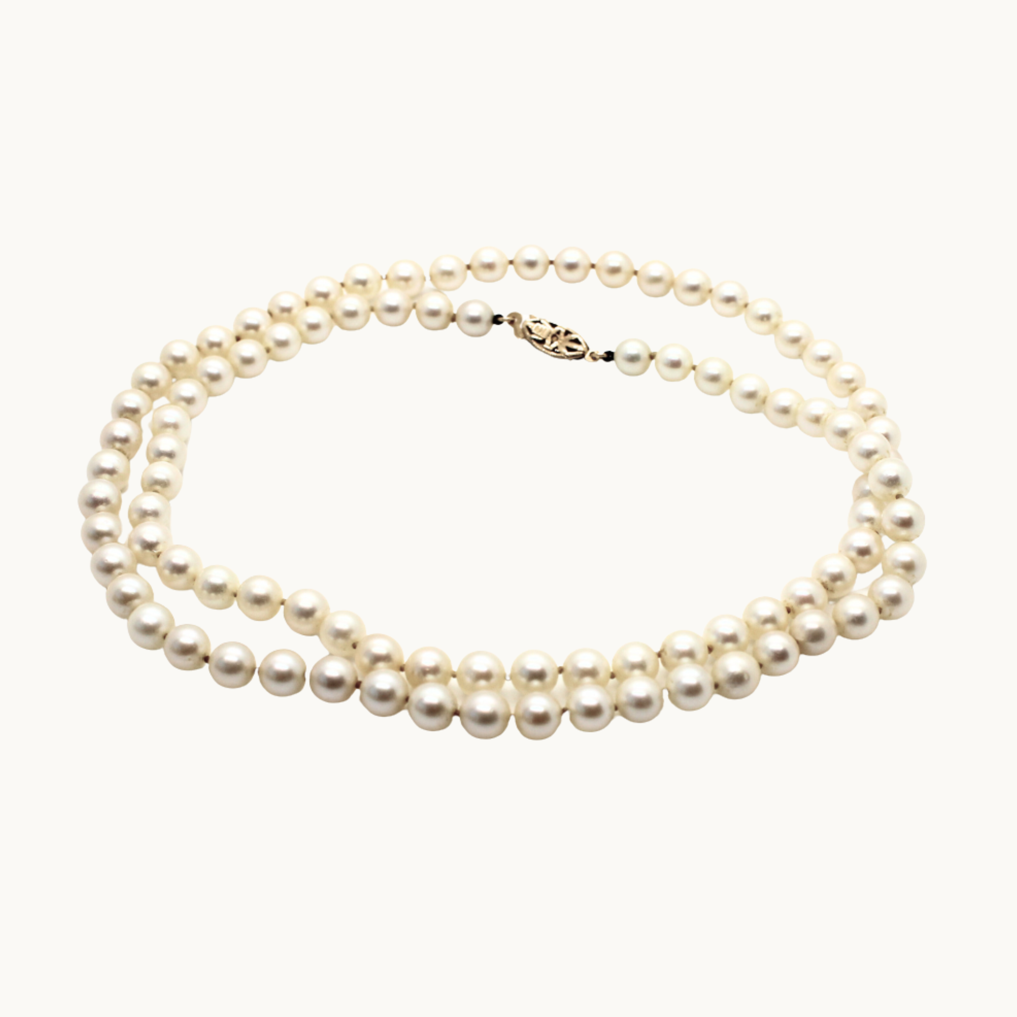 Akoya pearl necklace with 18K yellow gold clasp