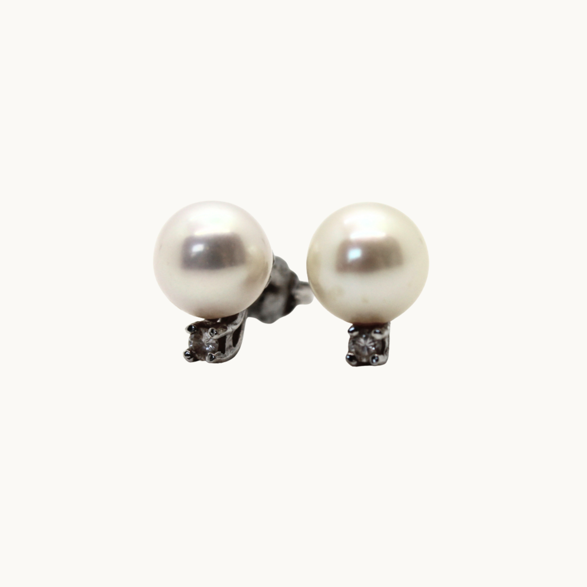 Earrings with pearls and diamonds