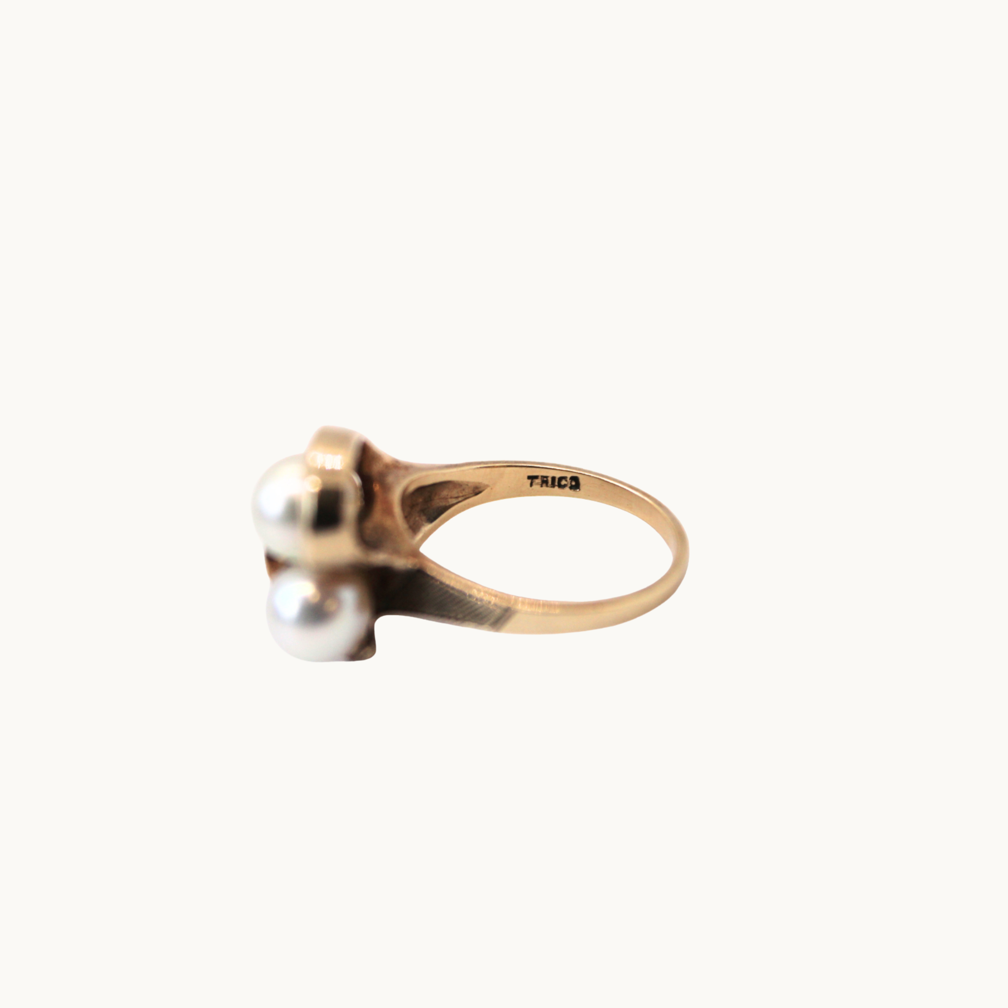 Fancy ring in 10K yellow gold with pearls