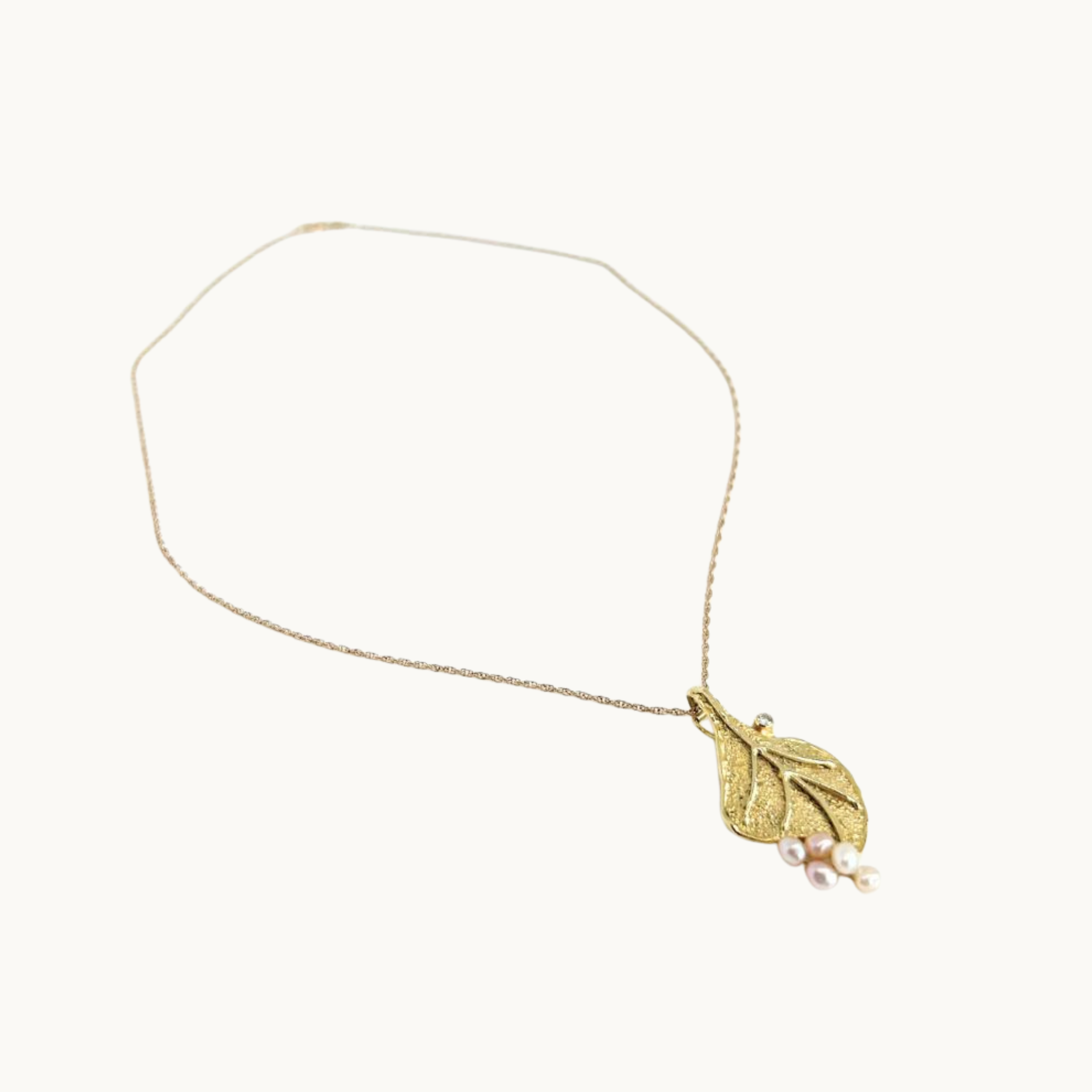 Collier feuille BIRKS en or jaune 14K avec perles d'eau douces et diamant