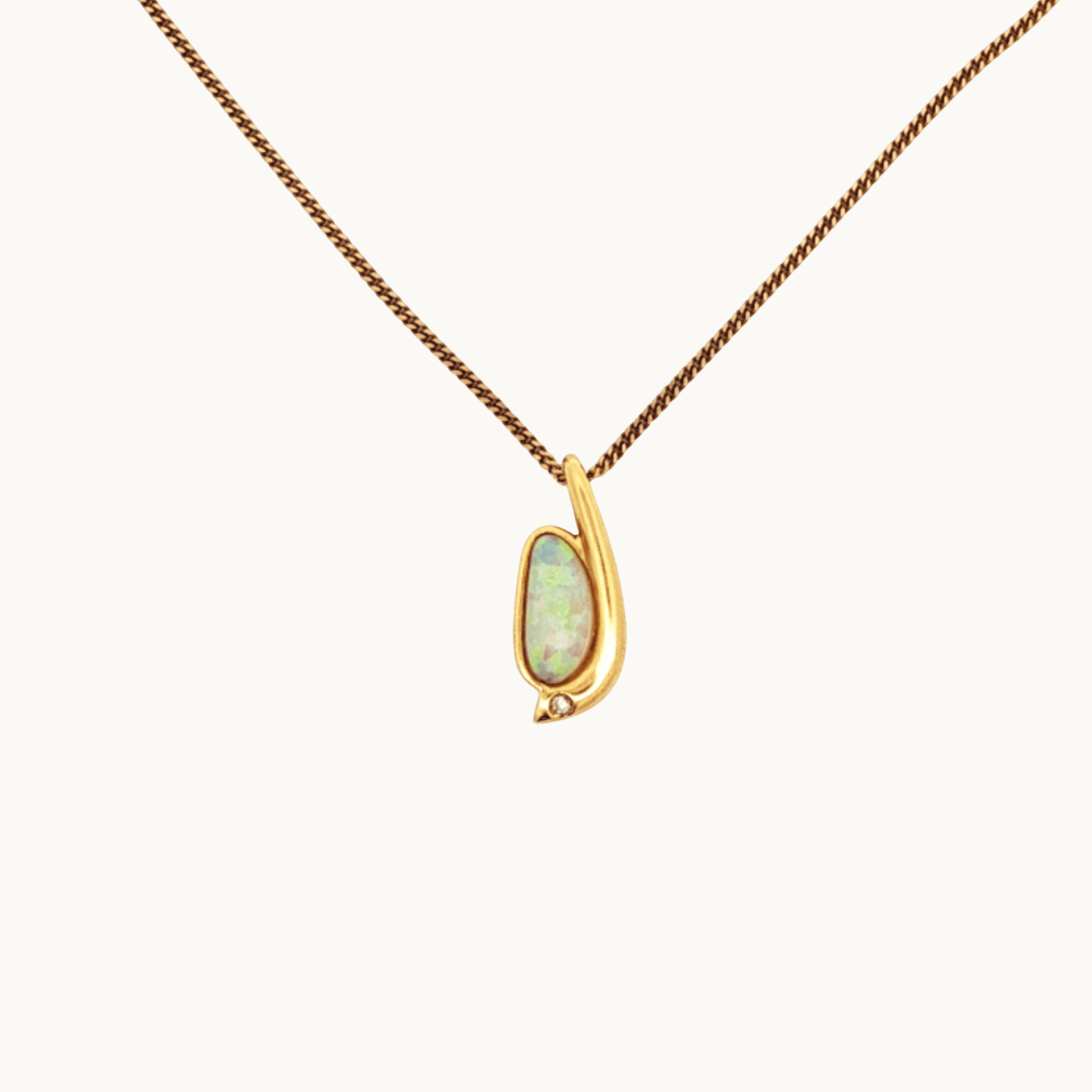 18K Yellow Gold Pendant with Opal