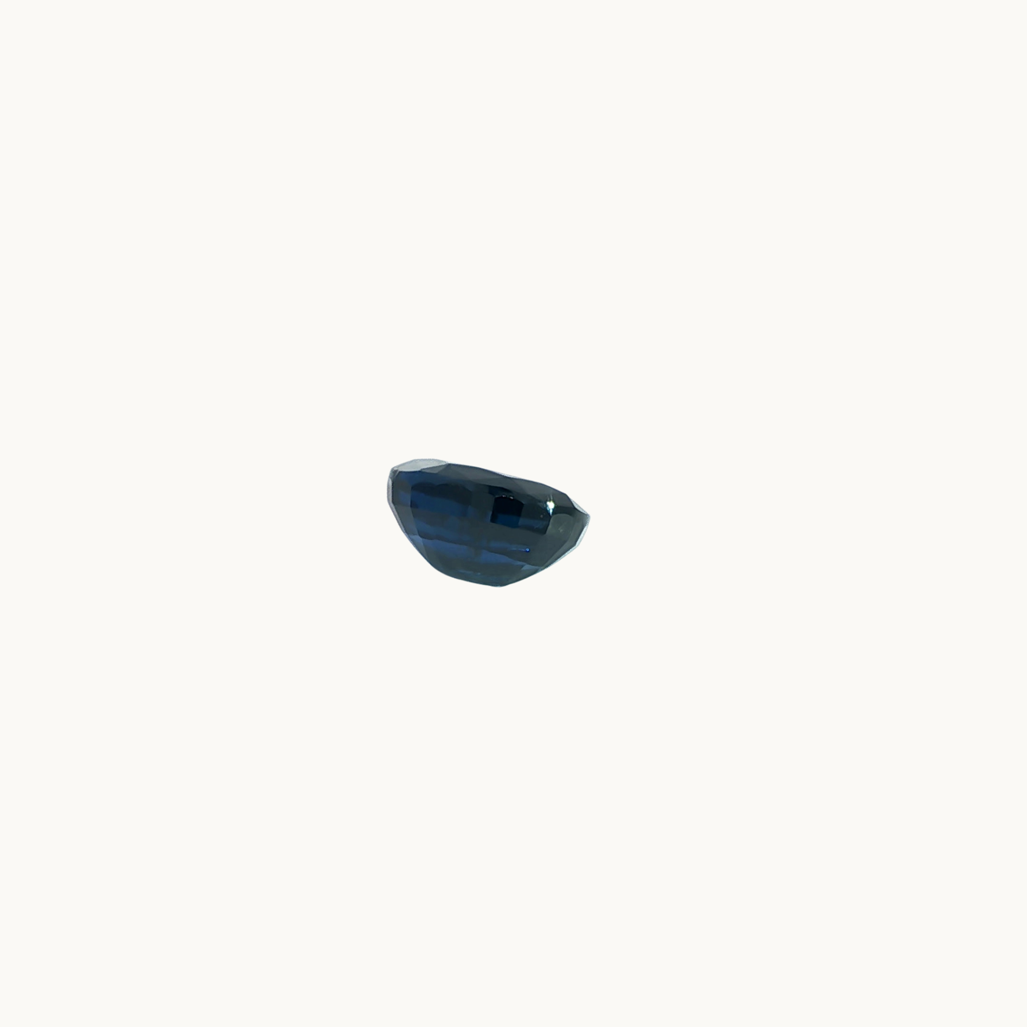 Intense dark blue oval sapphire of 9.77 carats