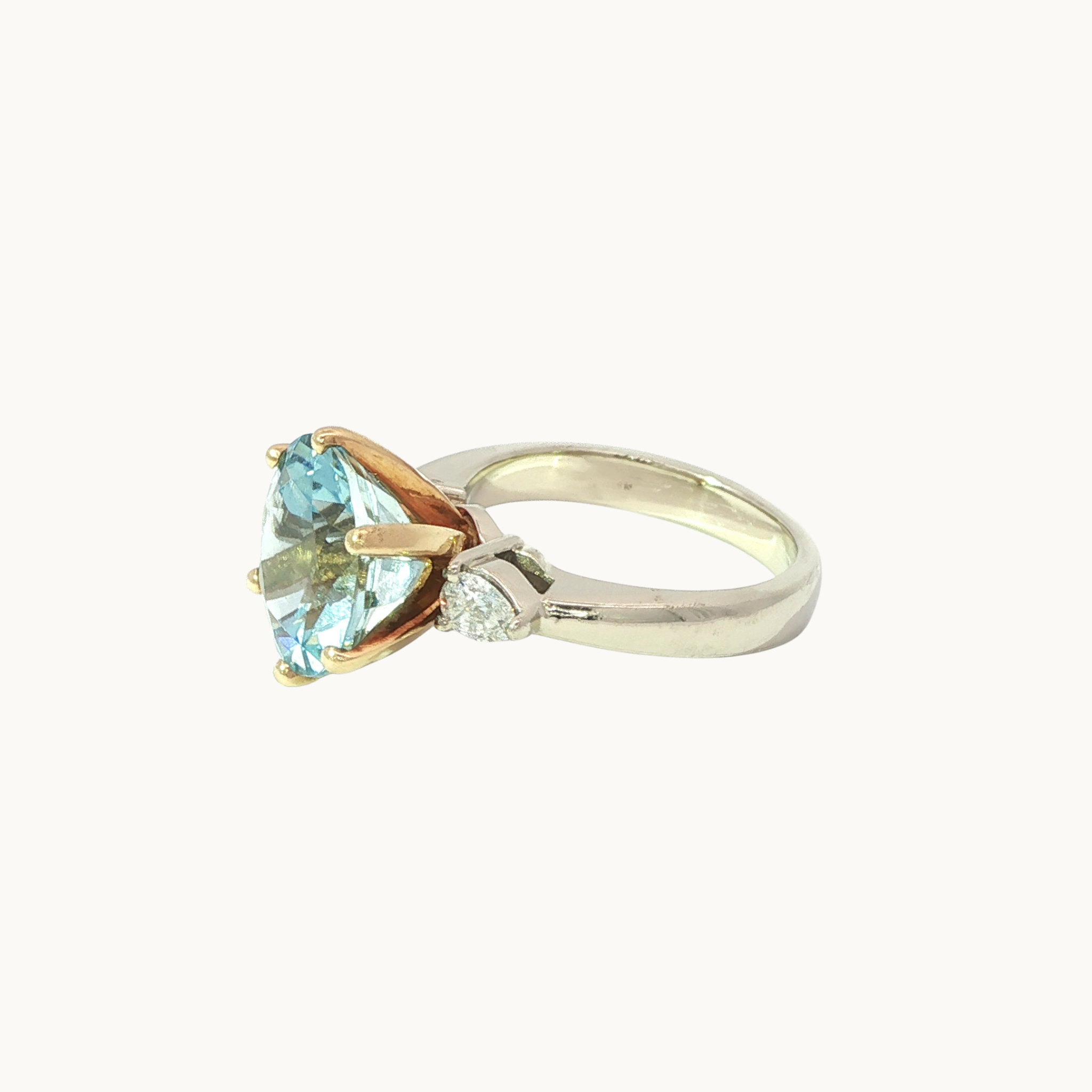 18K White and Yellow Gold Ring with Aquamarine and Diamonds