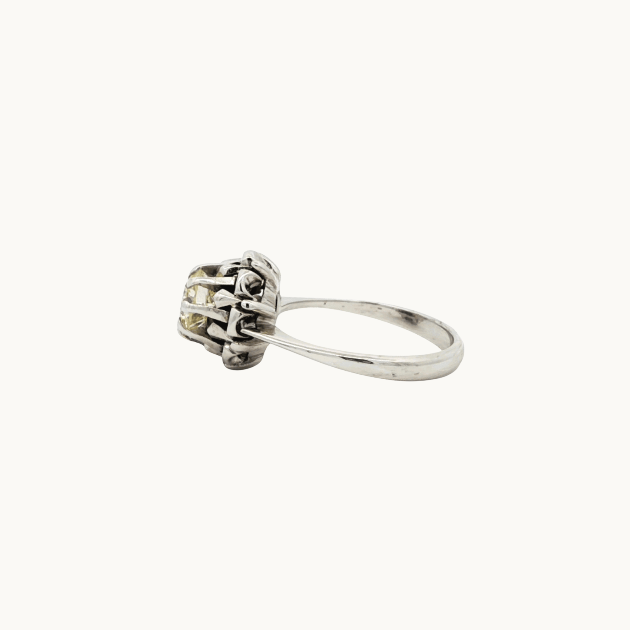 18K White Gold Solitaire Ring with Diamond