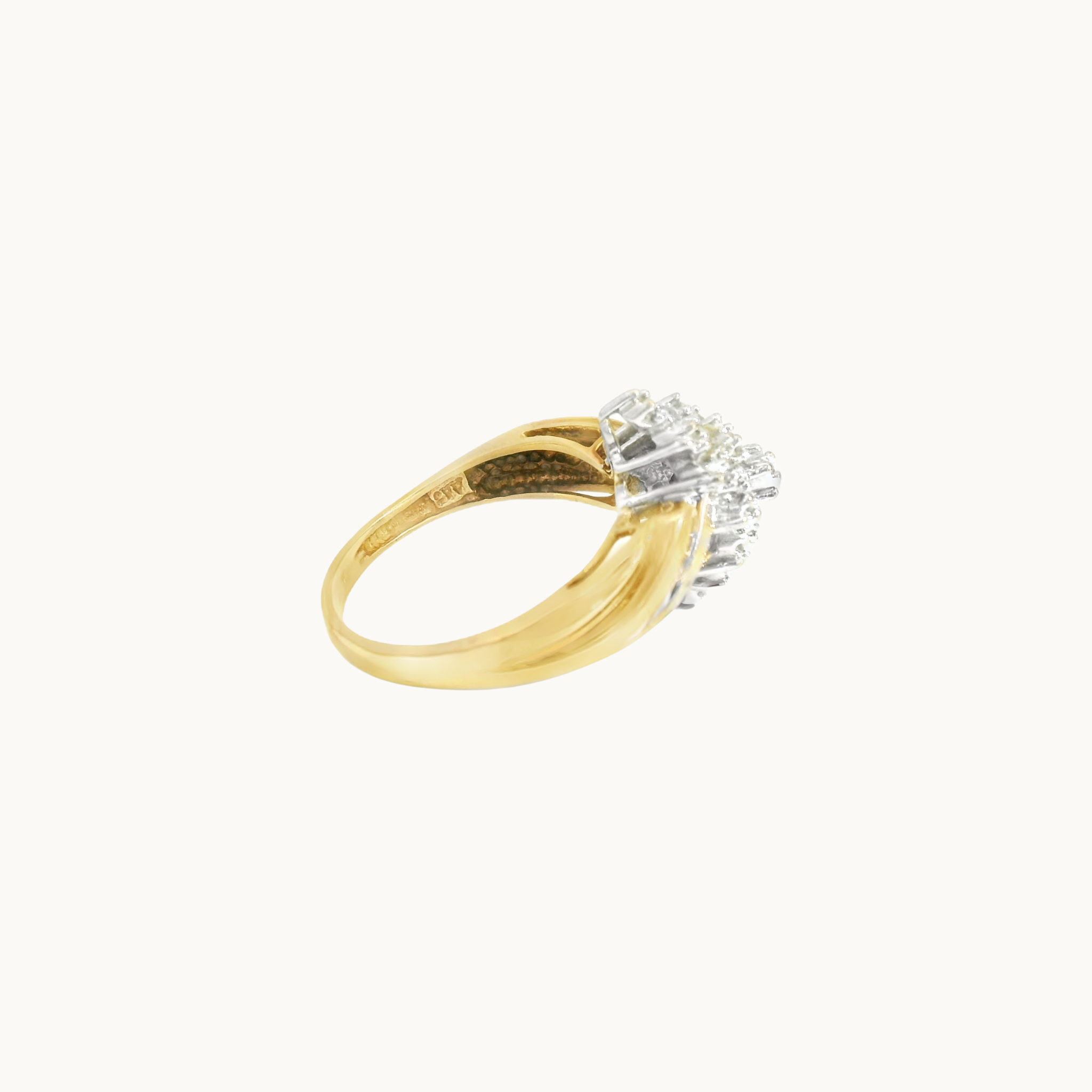 Fancy ring in 10K gold and diamonds