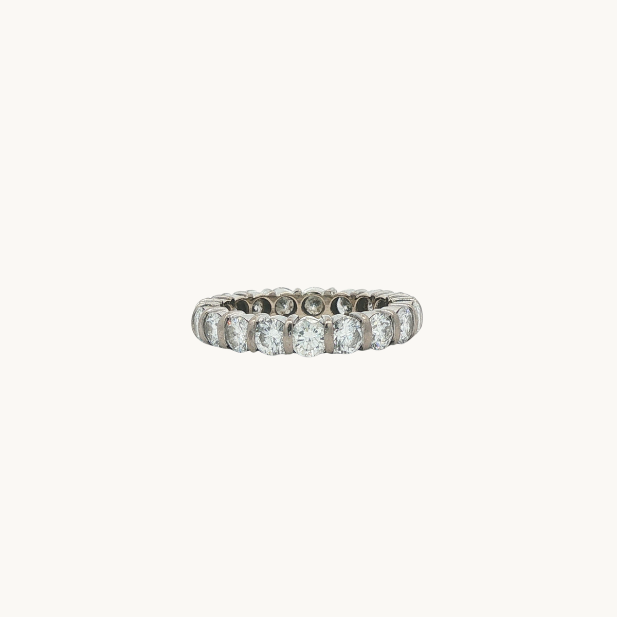 Jonc Éternité en Or Blanc 18K avec Diamants
