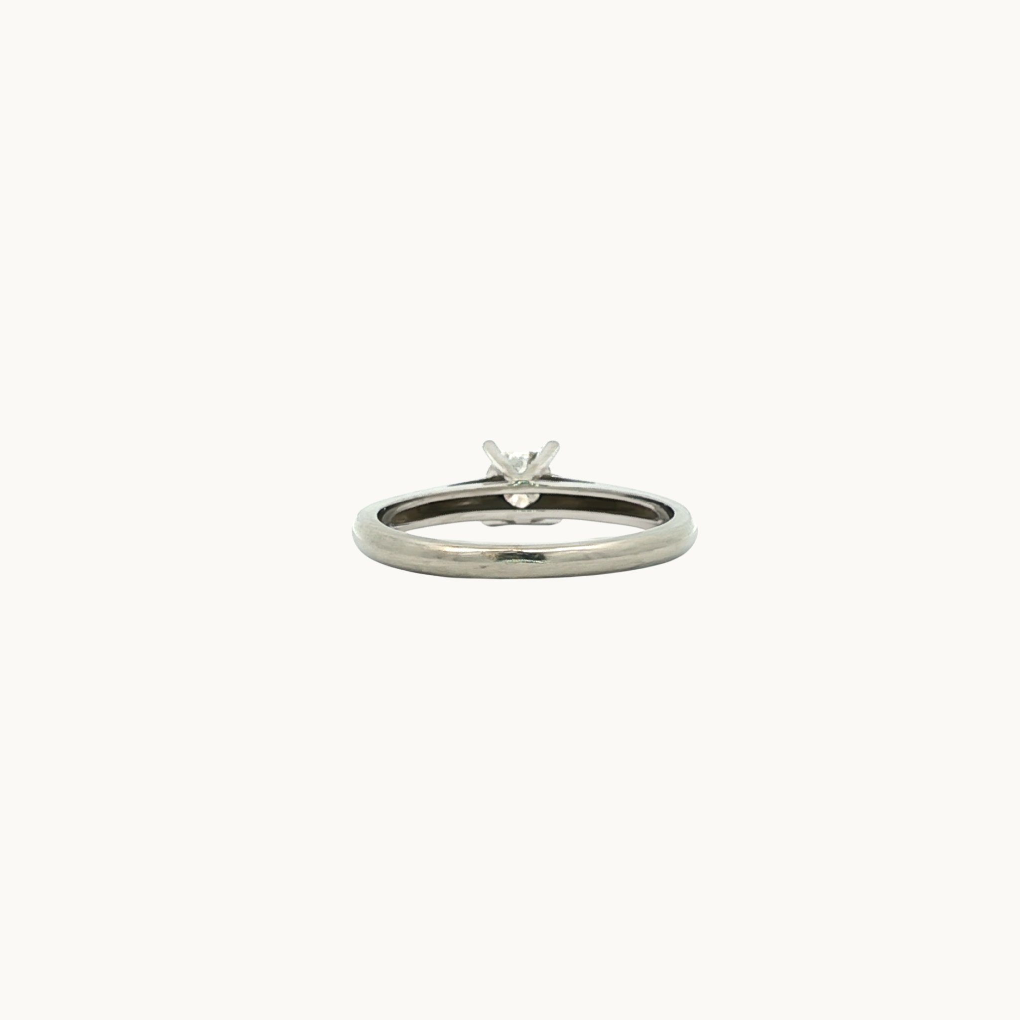 Bague solitaire en Or blanc 18K avec Diamant