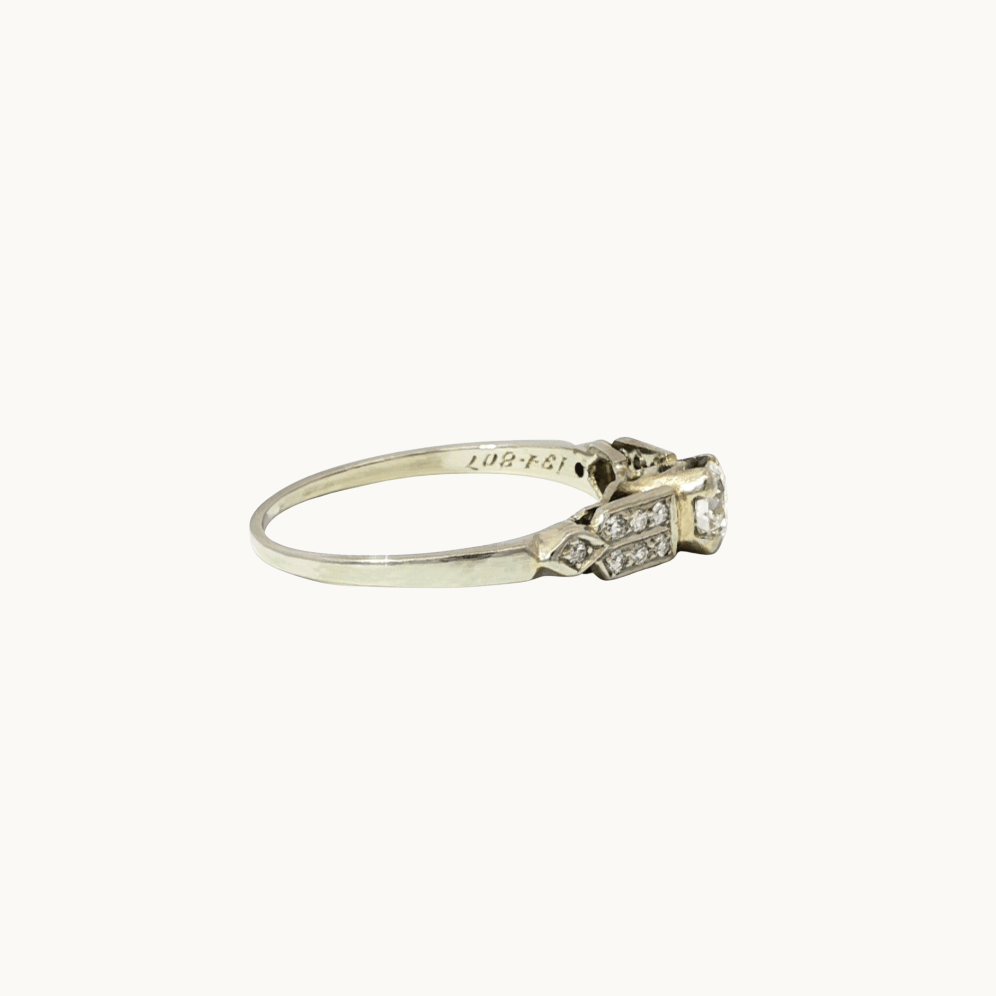 Art Deco style ring in 18K white gold with diamonds