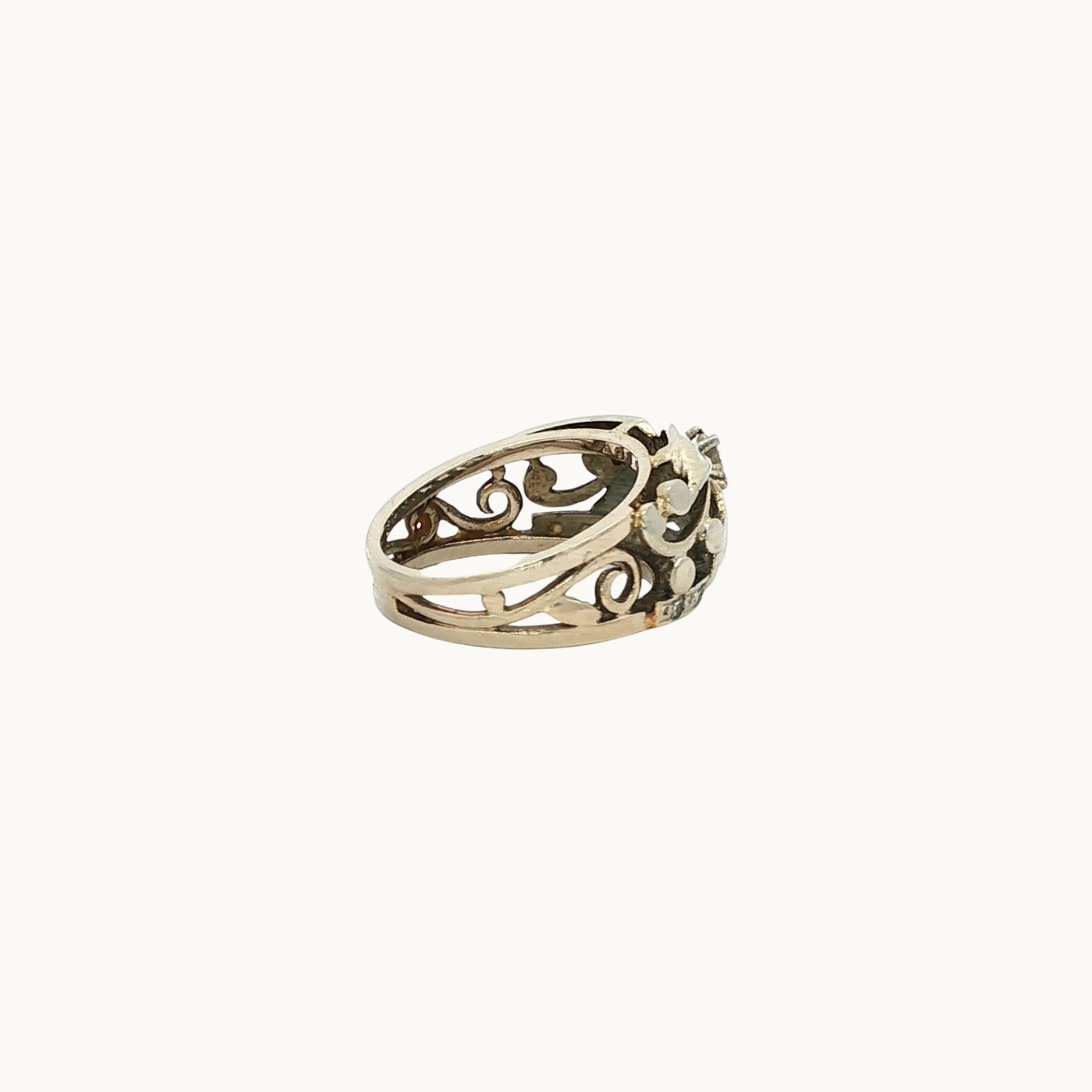 14K White Gold Floral Ring with Diamonds