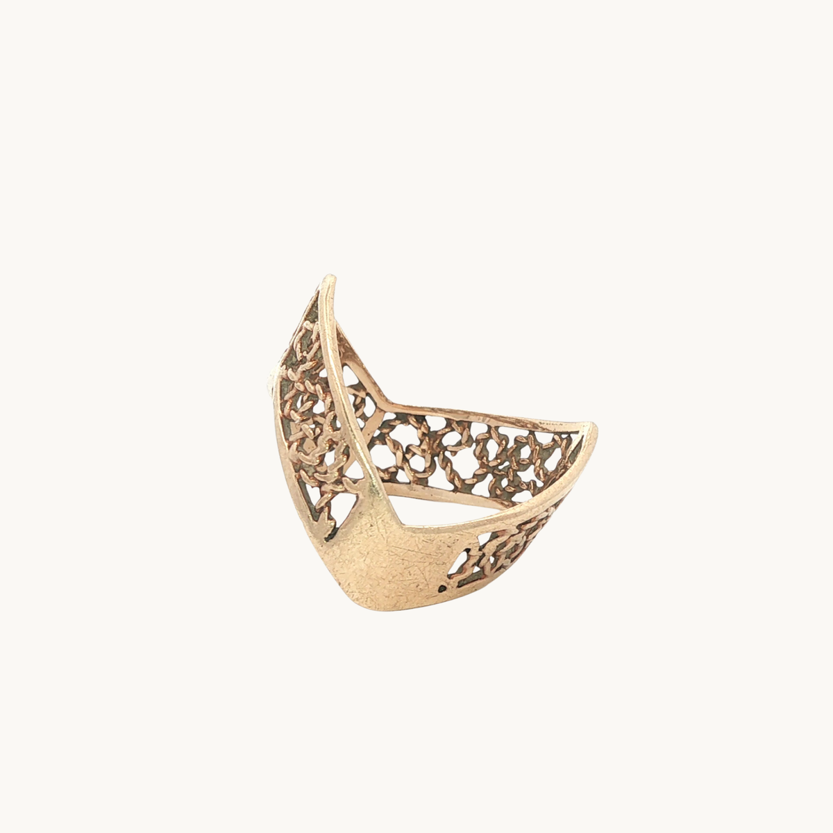 10K Yellow Gold Chevron Ring with Filigree Design