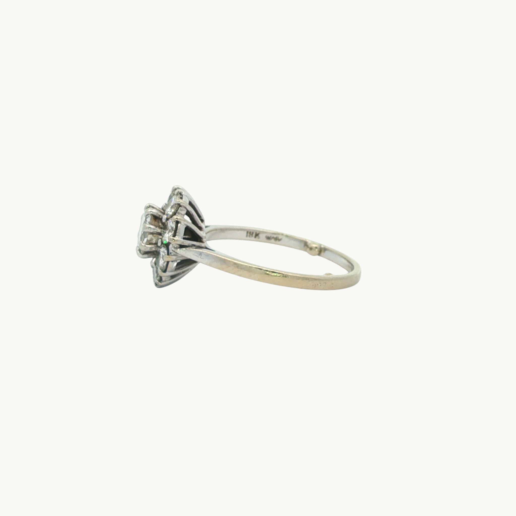 Bague Solitaire en Or Blanc 14K avec Halo de Diamants