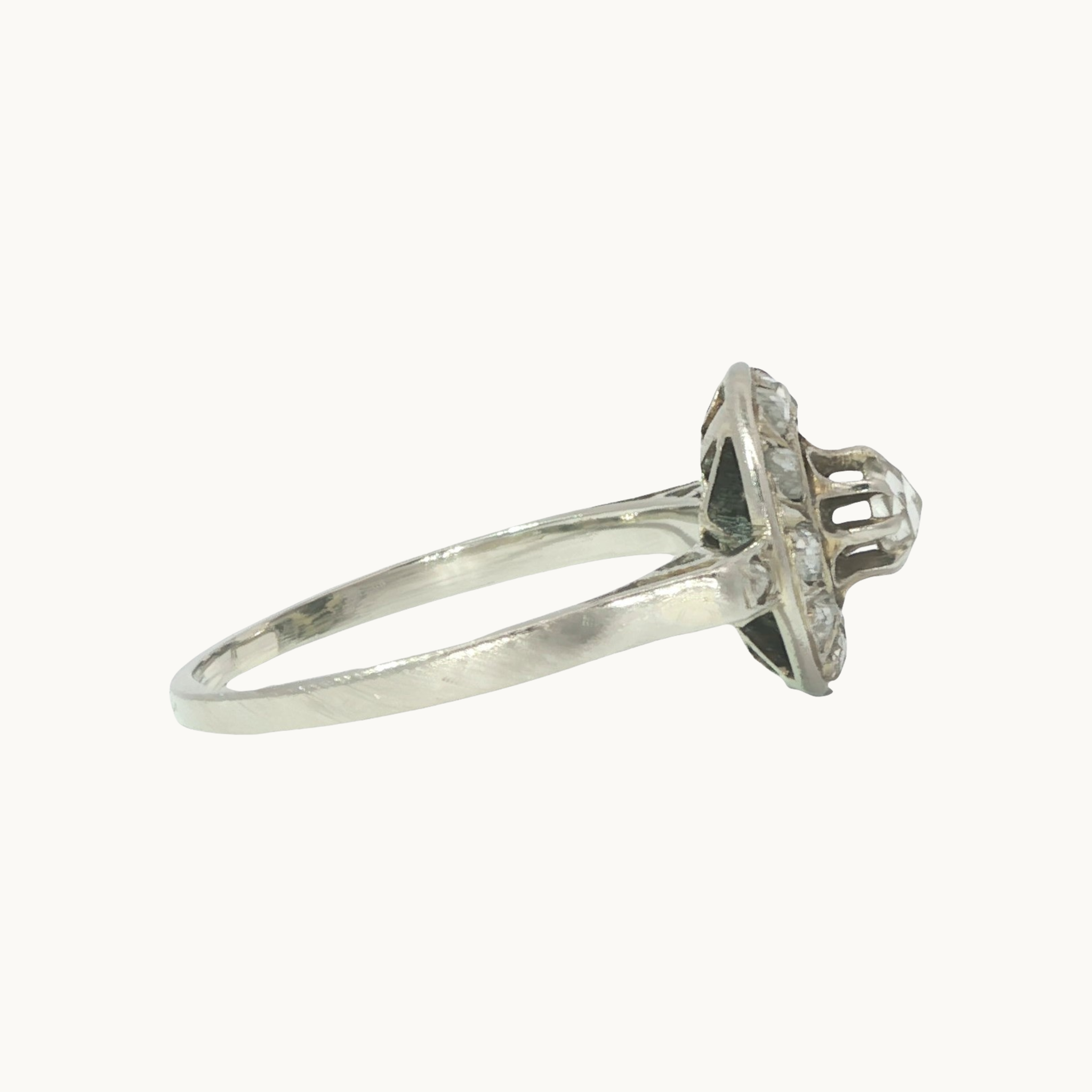 Vintage ring in 14K white gold with diamonds