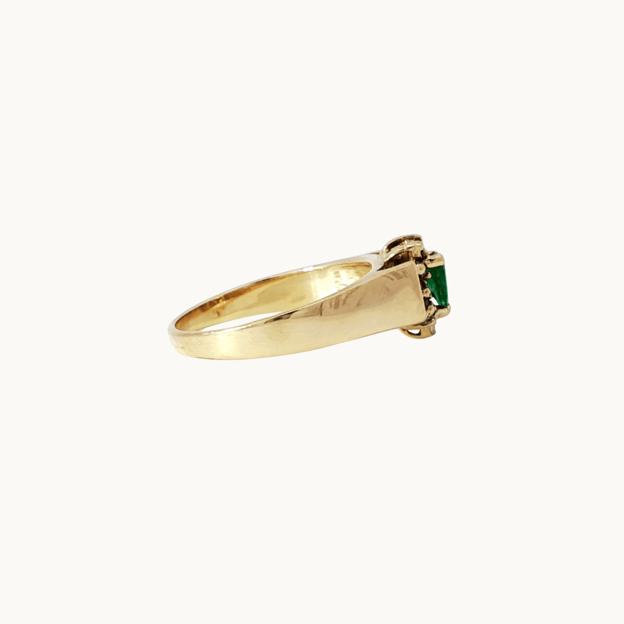 10K Yellow Gold Ring with Emerald and Diamonds