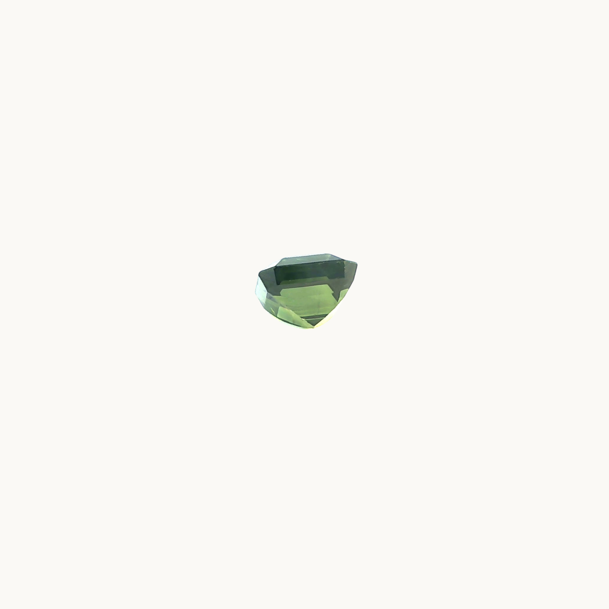 Green zircon of 3.93 carats