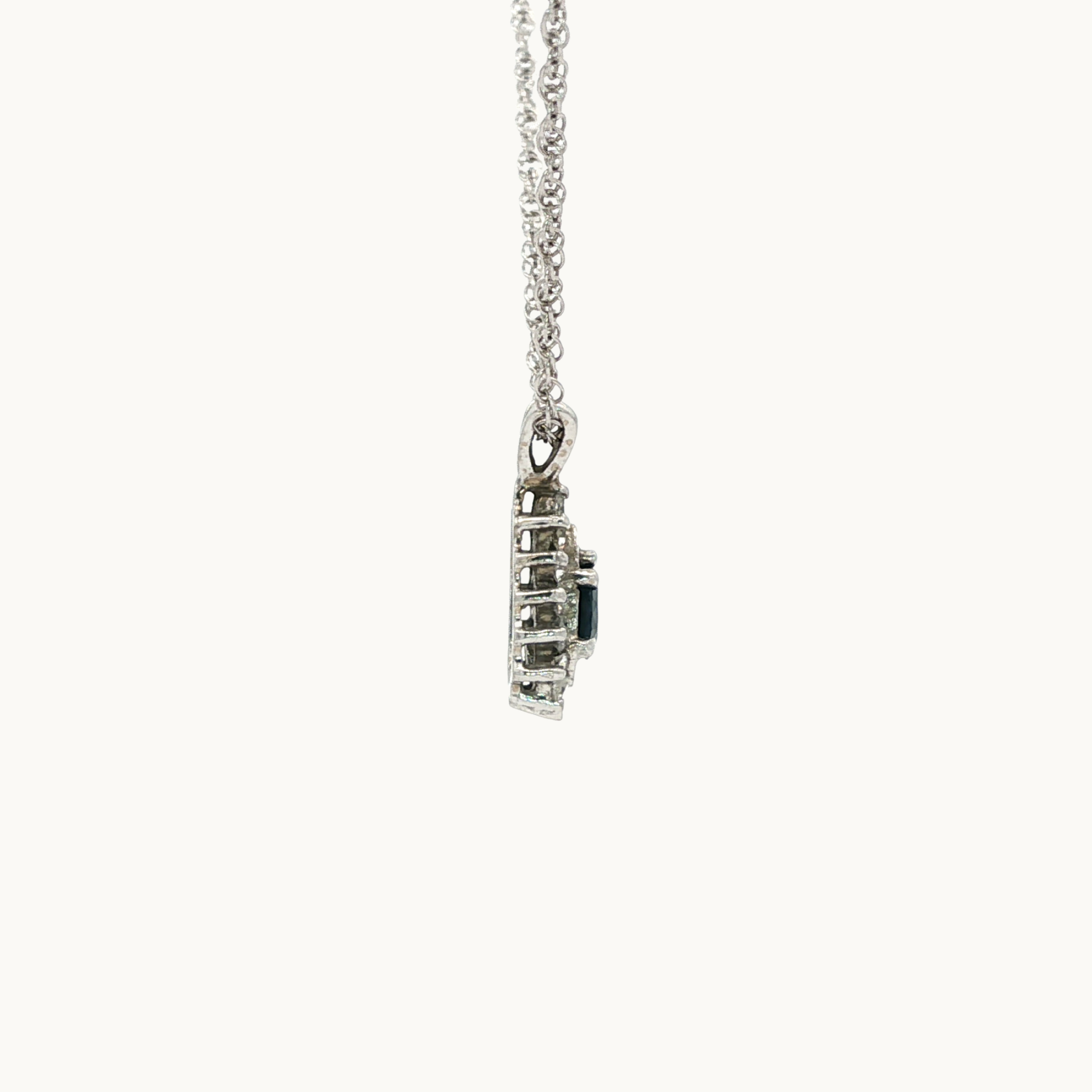 Chaîne et Pendentif en Or blanc 14K avec Saphir et Diamants
