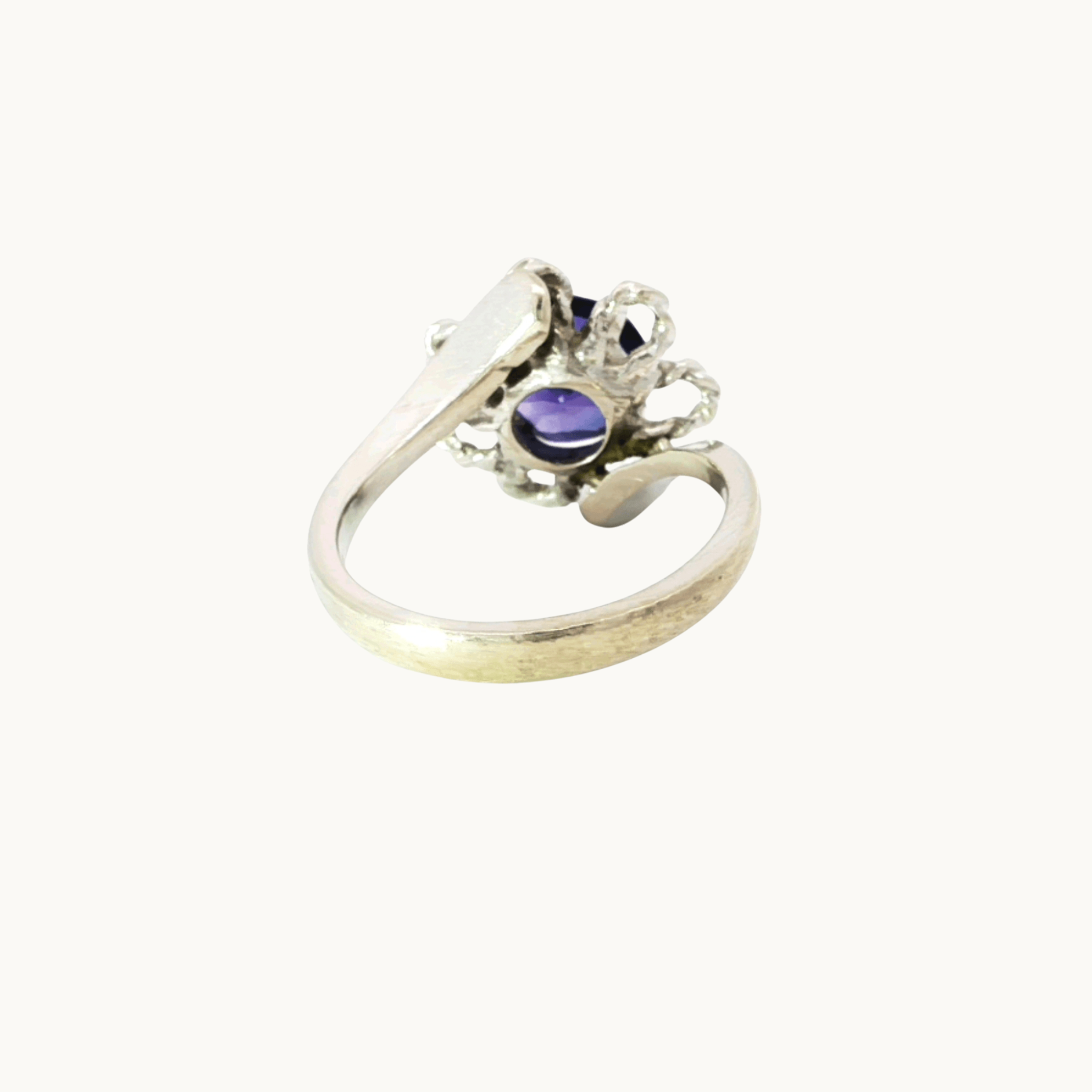 10K White Gold Solitaire Ring with Sapphire