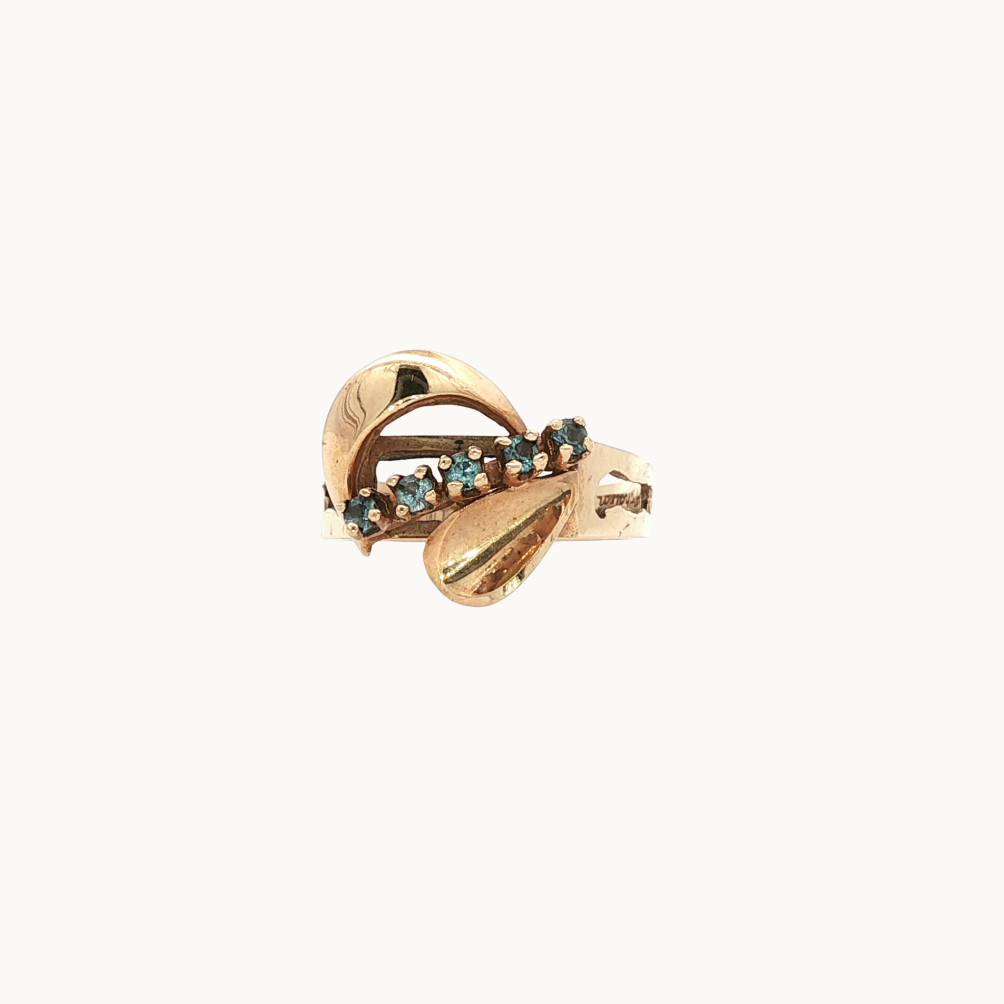 10K Yellow Gold Ring with Imitation Gems